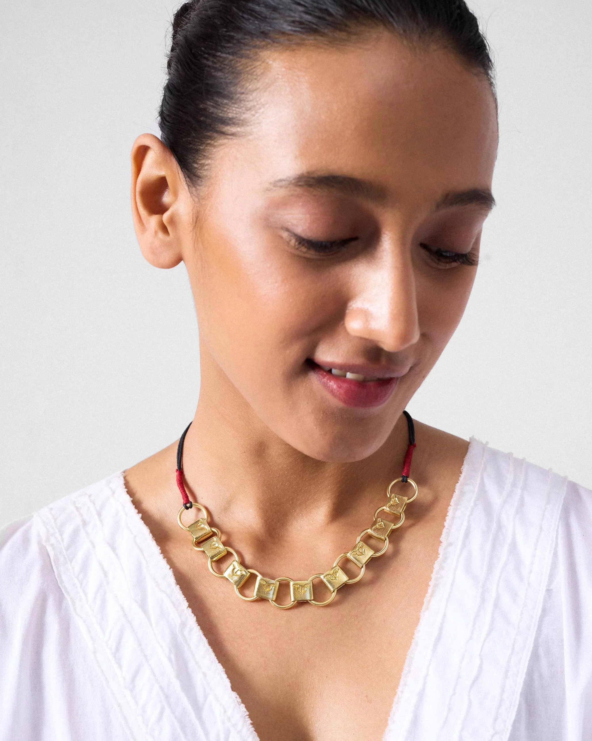 Kamal Kadi Necklace - Gold - Image 2