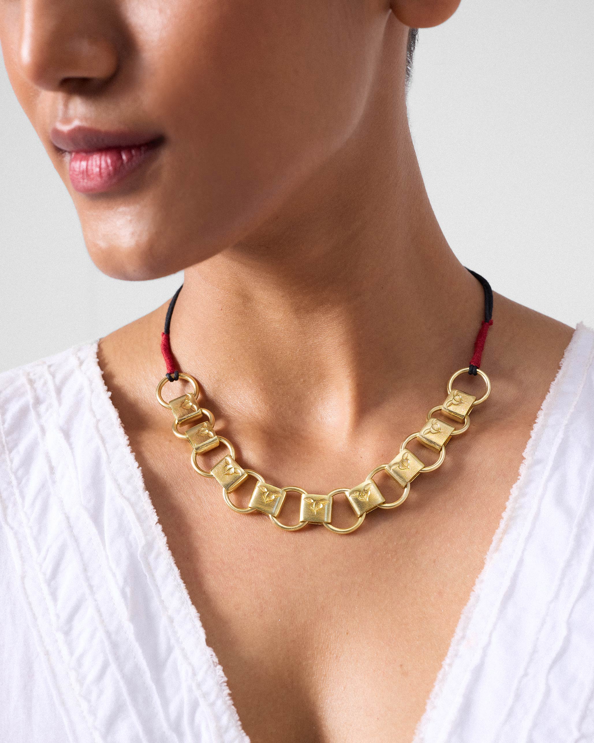Kamal Kadi Necklace - Gold - Image 3