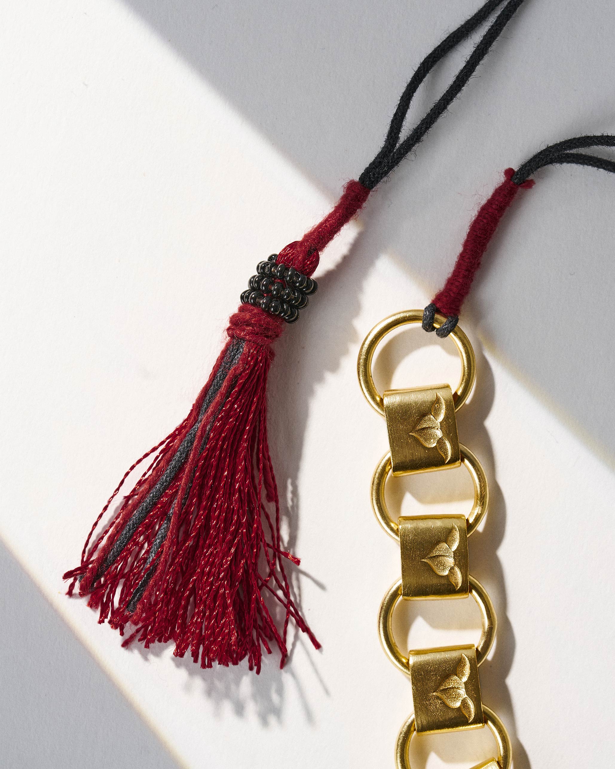 Kamal Kadi Necklace - Gold - Image 4