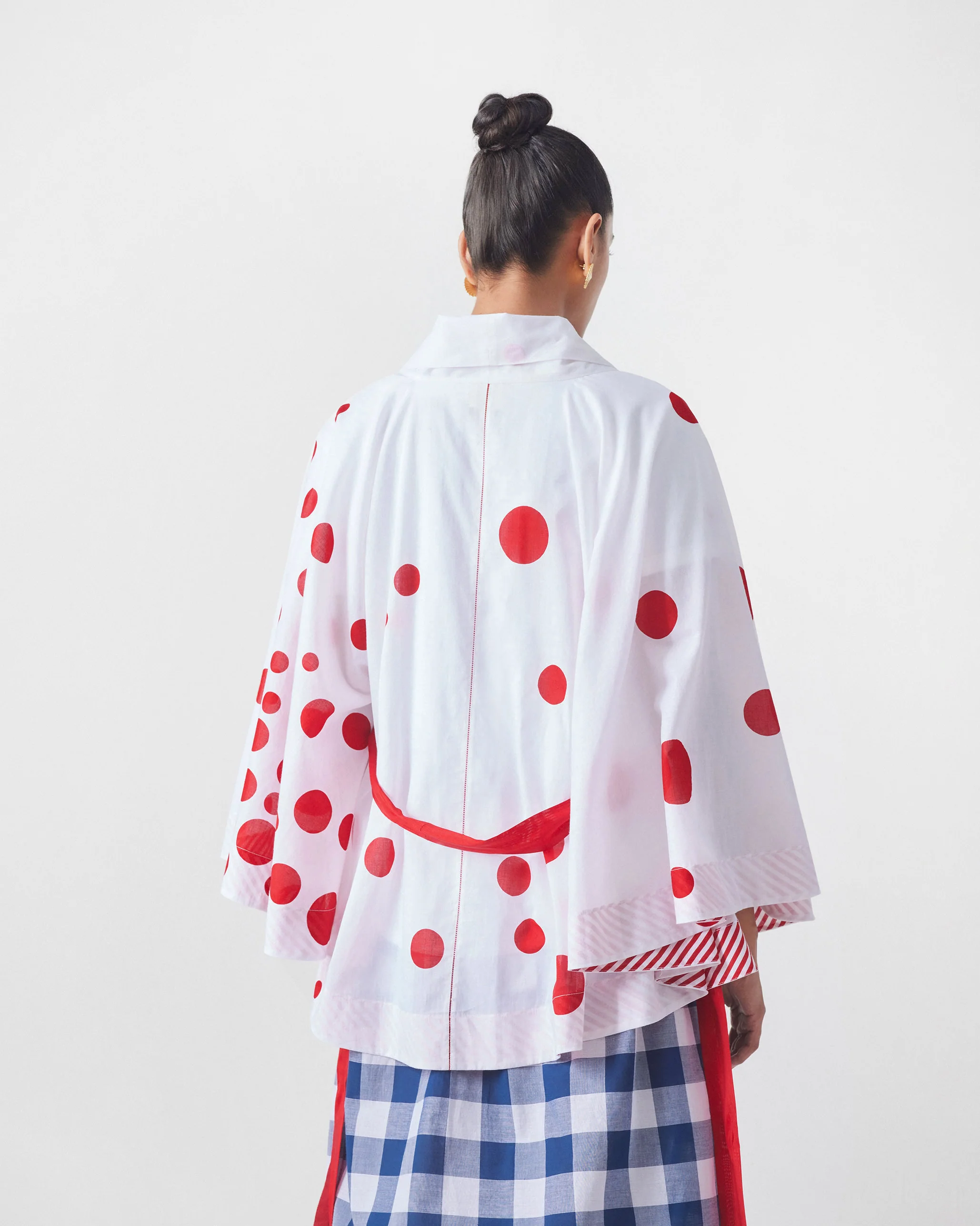 Kepu Overlay - White & Red Print - Image 3