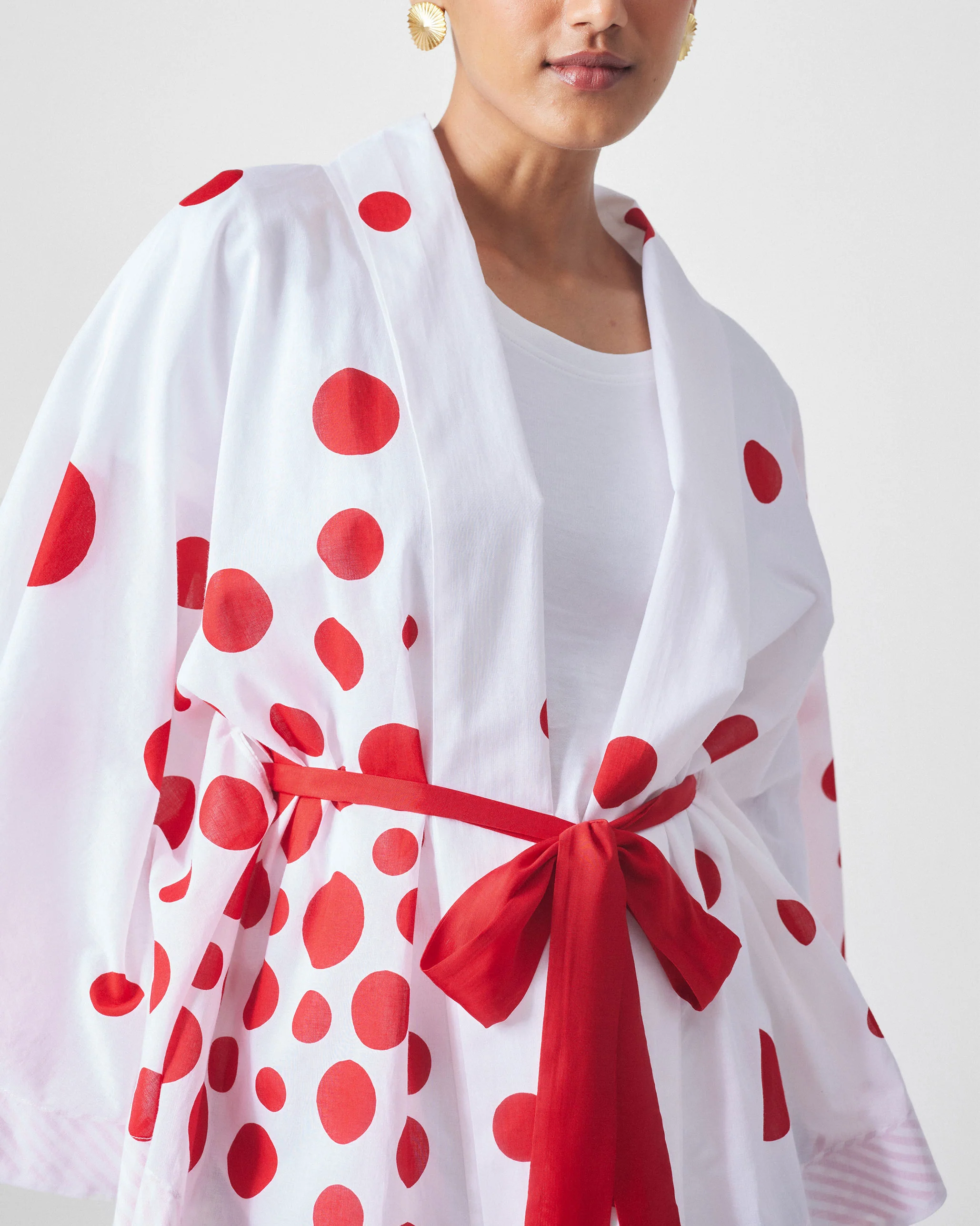 Kepu Overlay - White & Red Print - Image 4