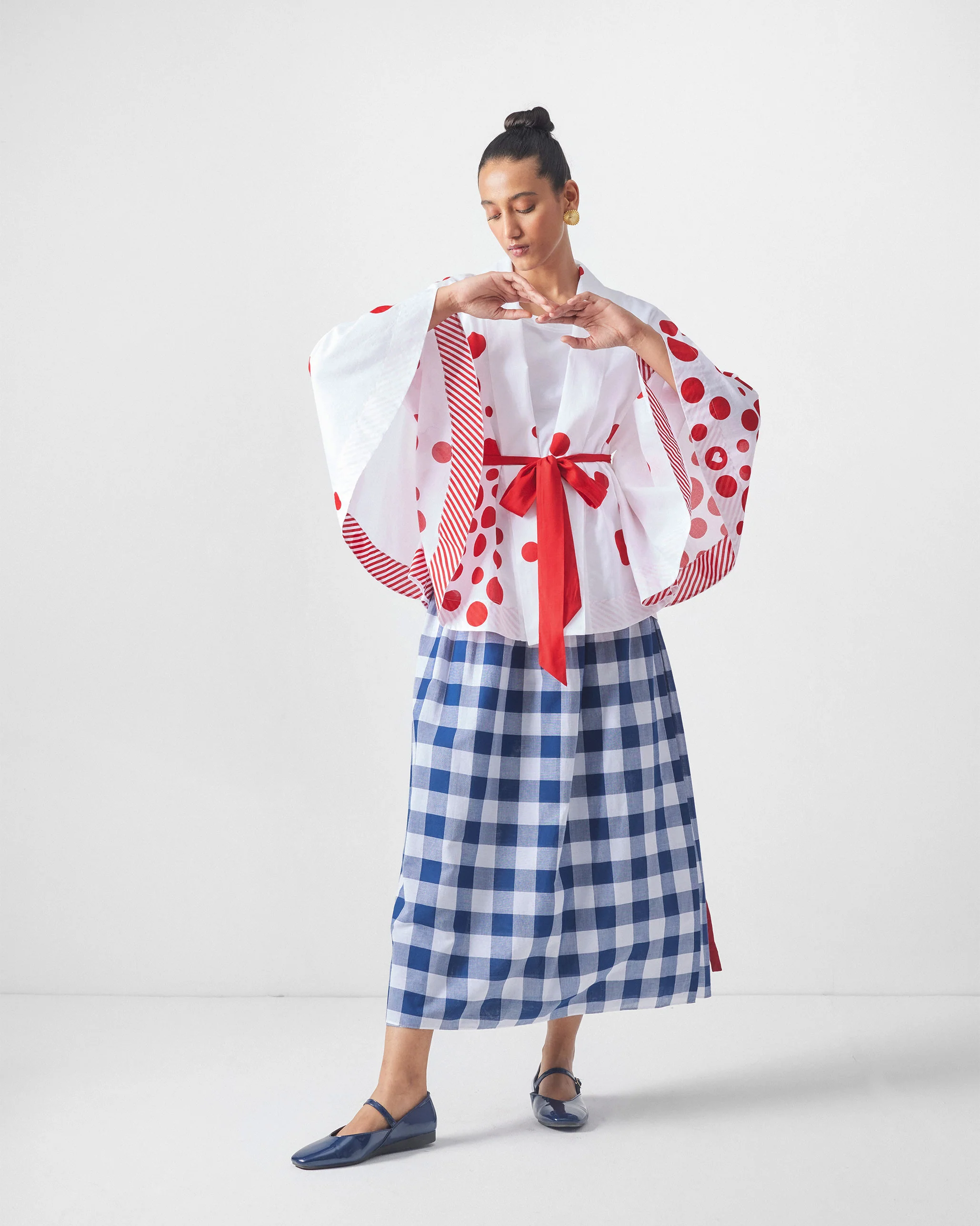 Kepu Overlay - White & Red Print - Image 5