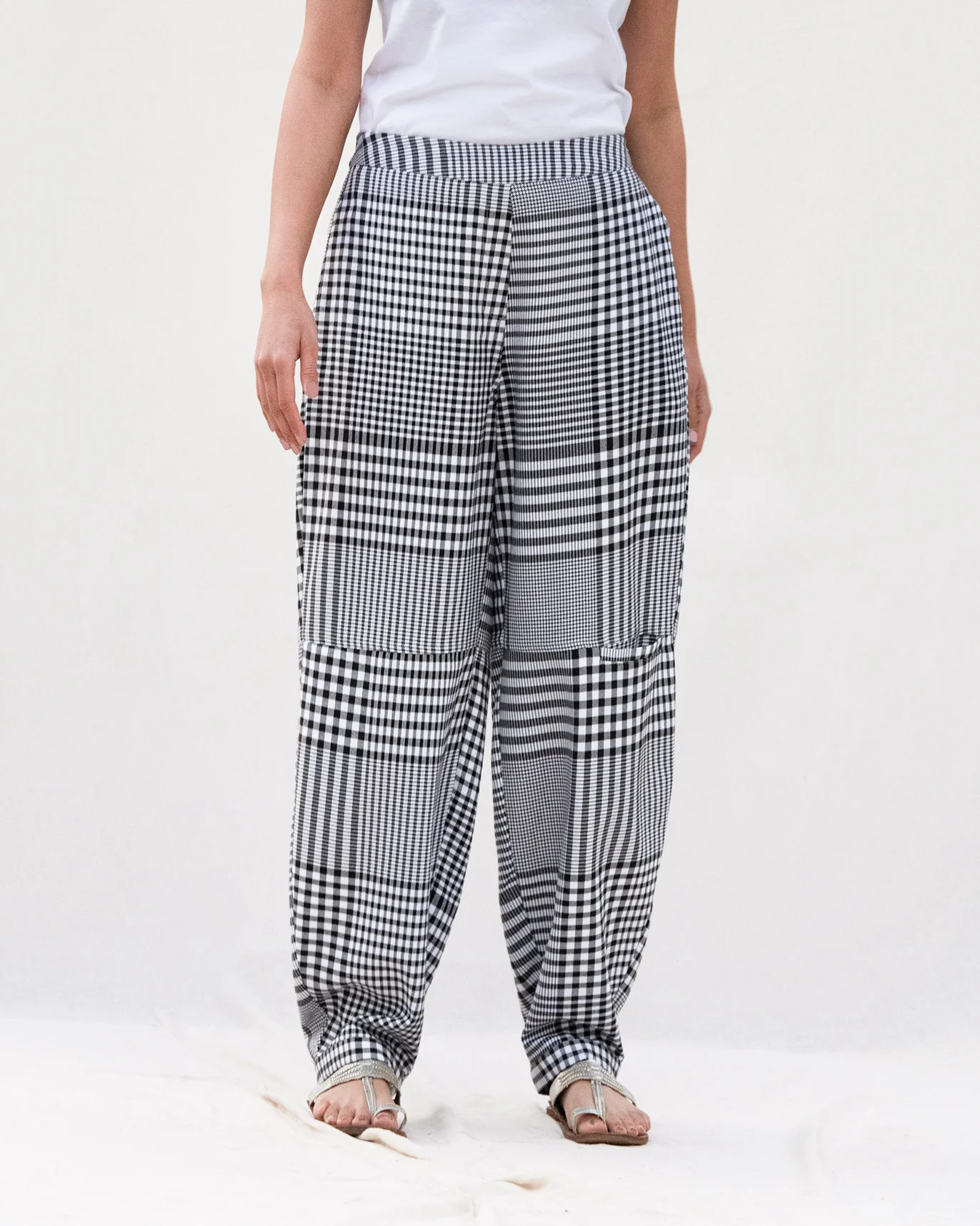 Knee Pocket Pants - Black & White