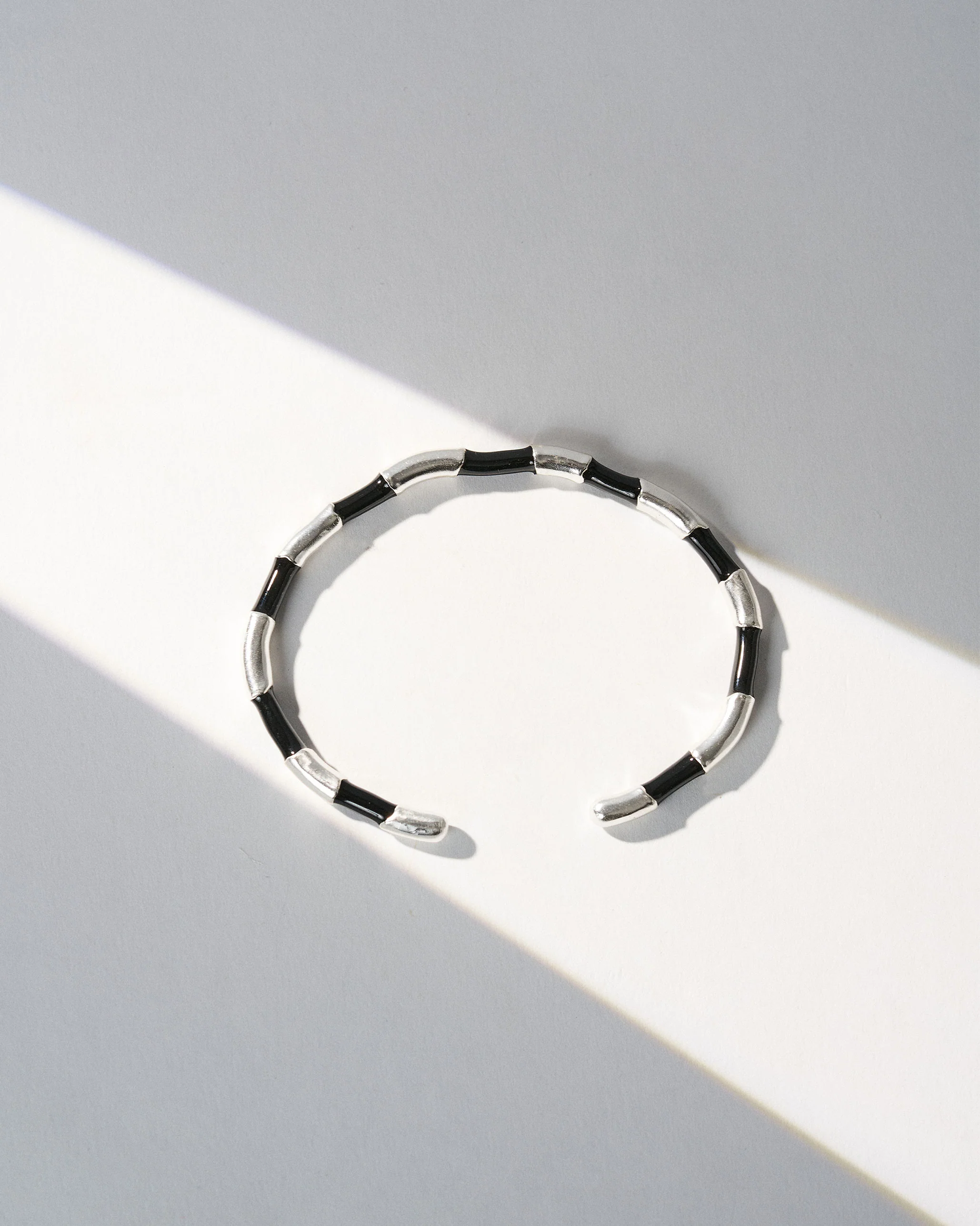 Lemur Bangle - Silver & Black - Image 2