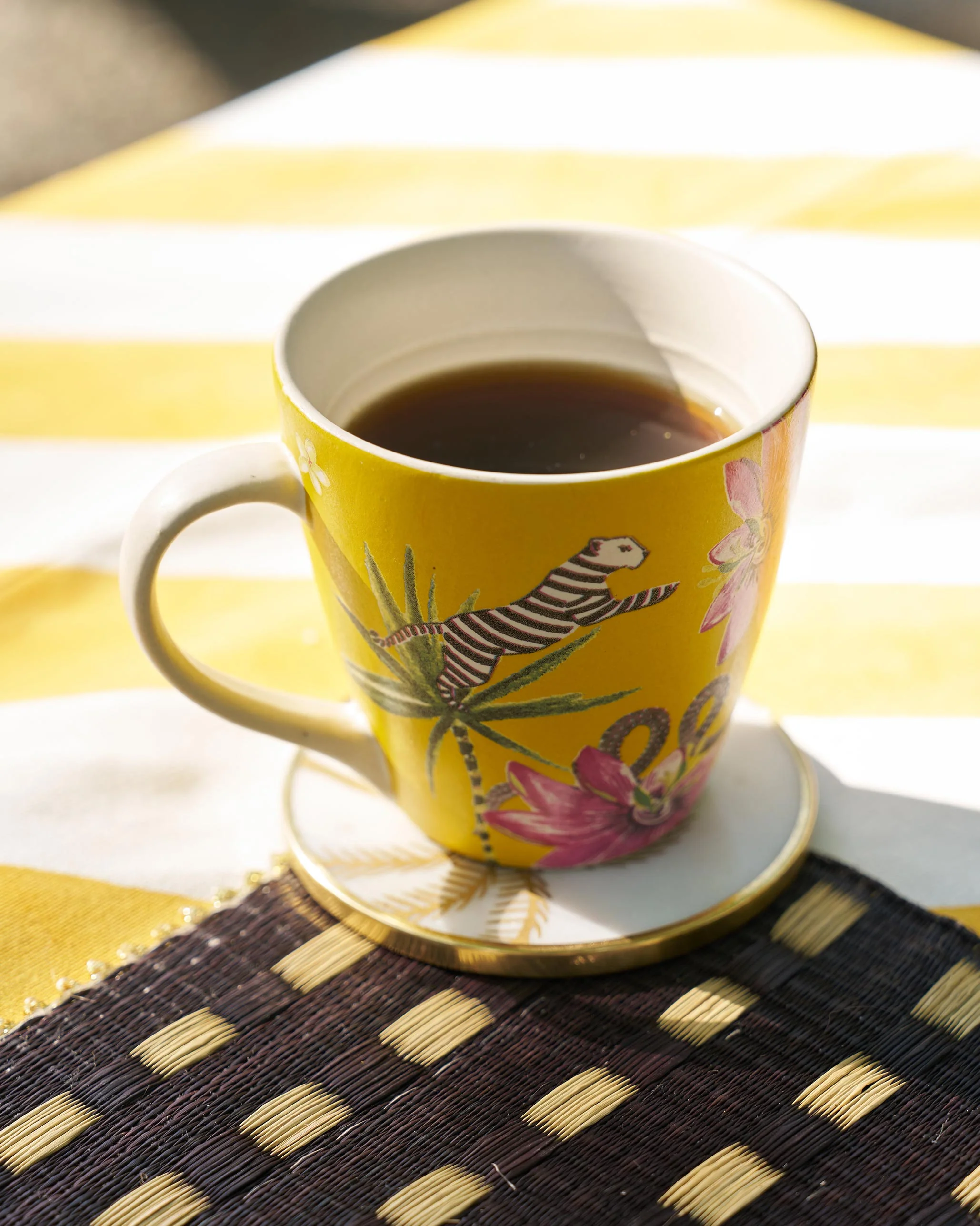Lemur Conical Mug - Yellow - Image 4