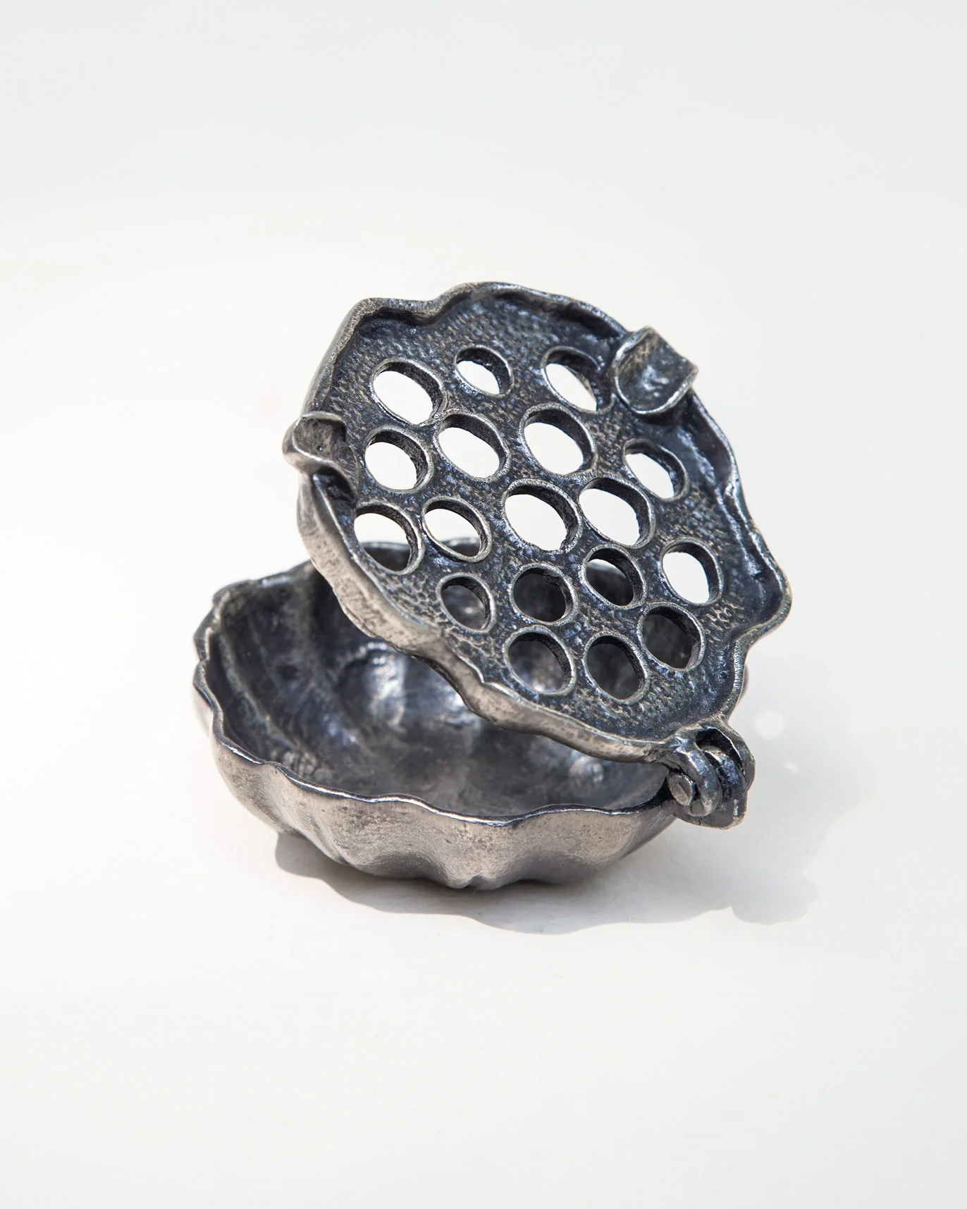 Lotus Pod Ash Tray - Image 4