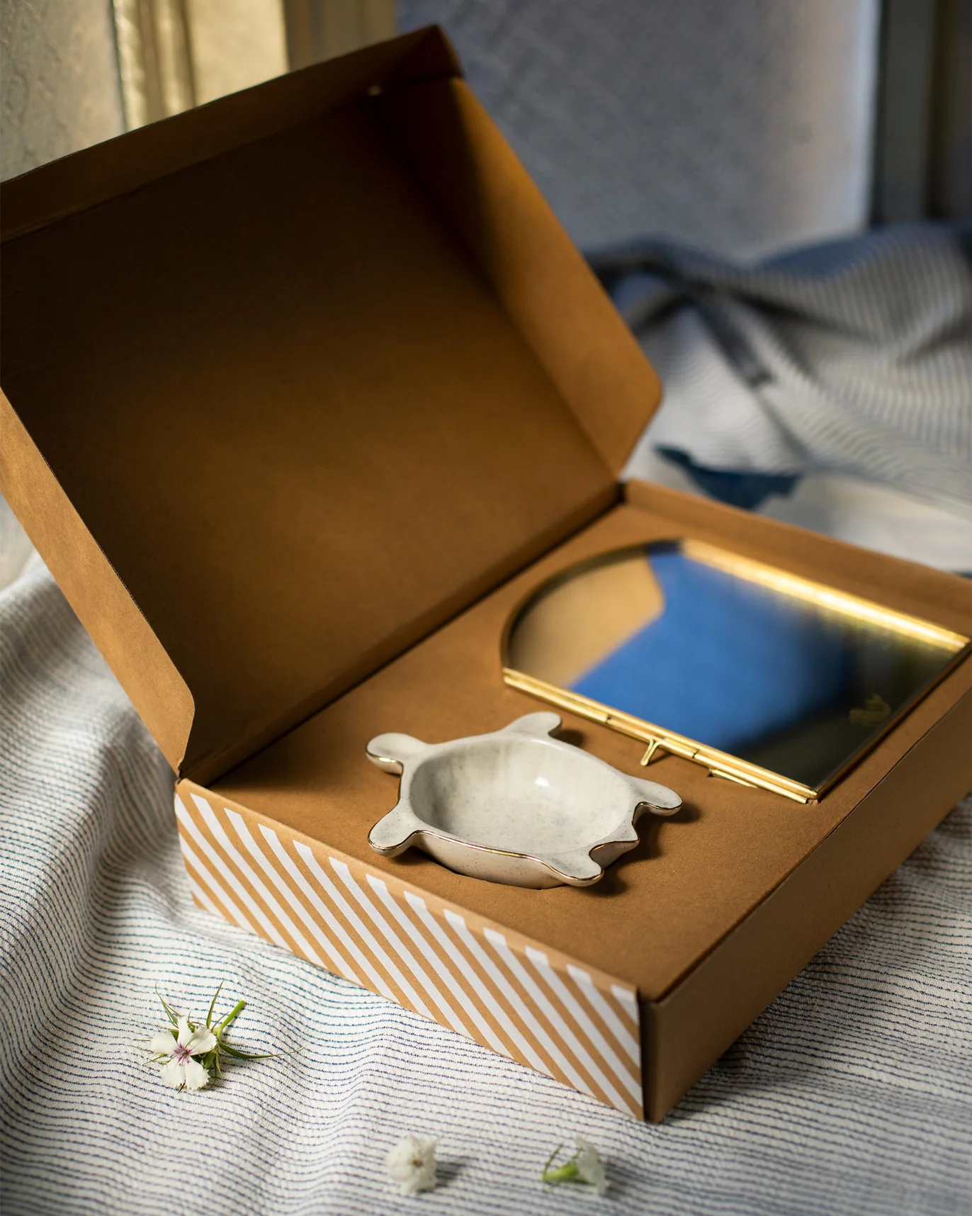 Lucea Photo Frame with Trinket Dish - Large - Image 4