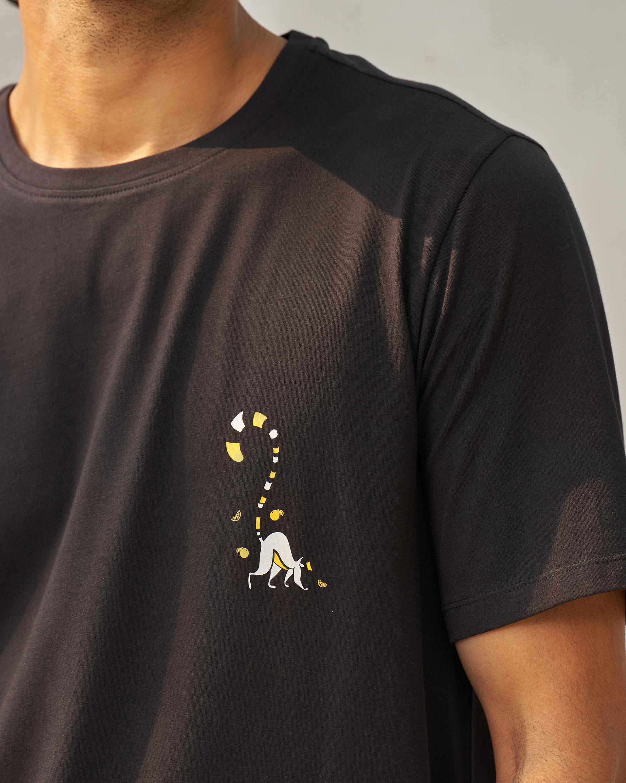 Lurking Lemur T-shirt - Black - Image 2