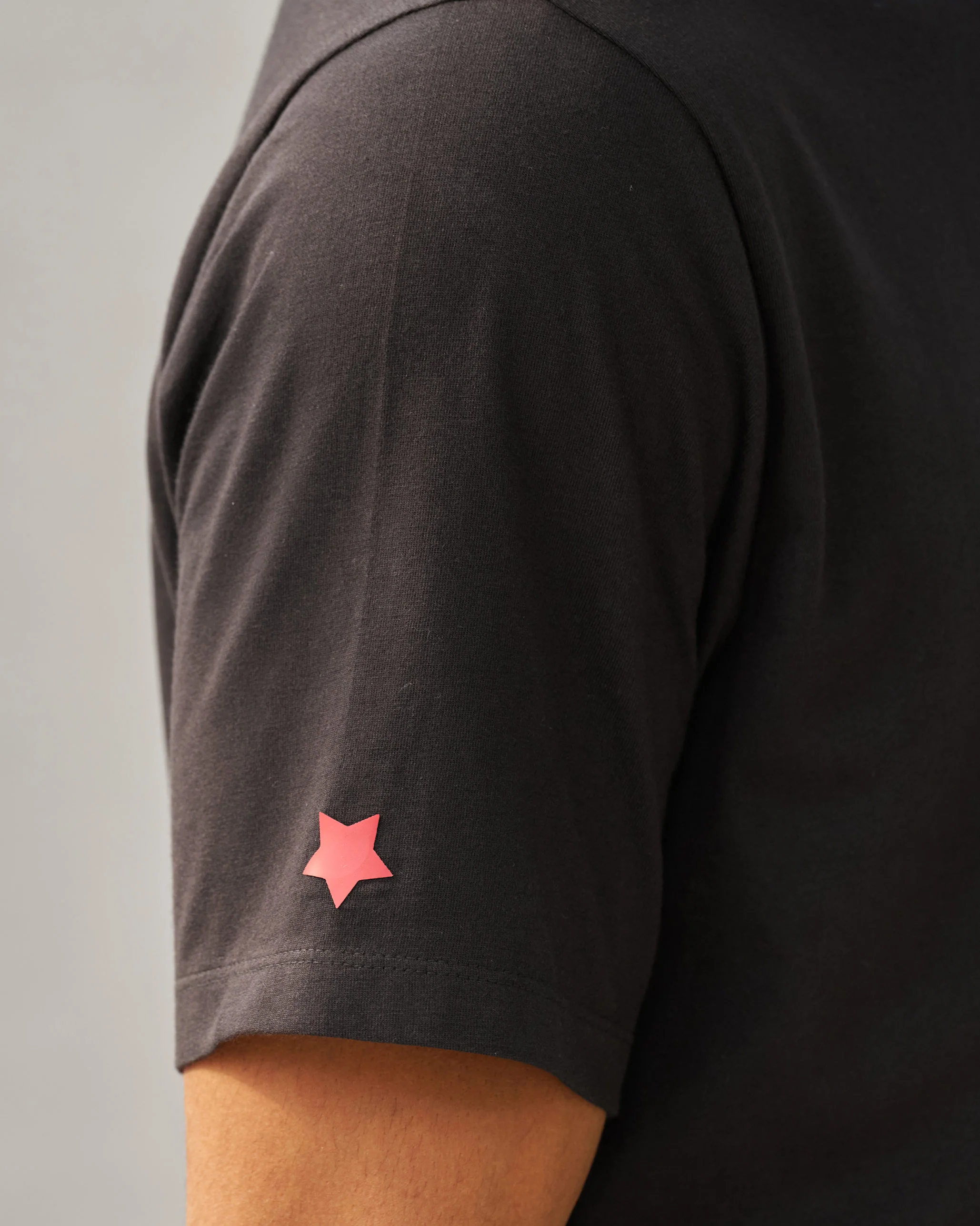 Lurking Lemur T-shirt - Black - Image 3