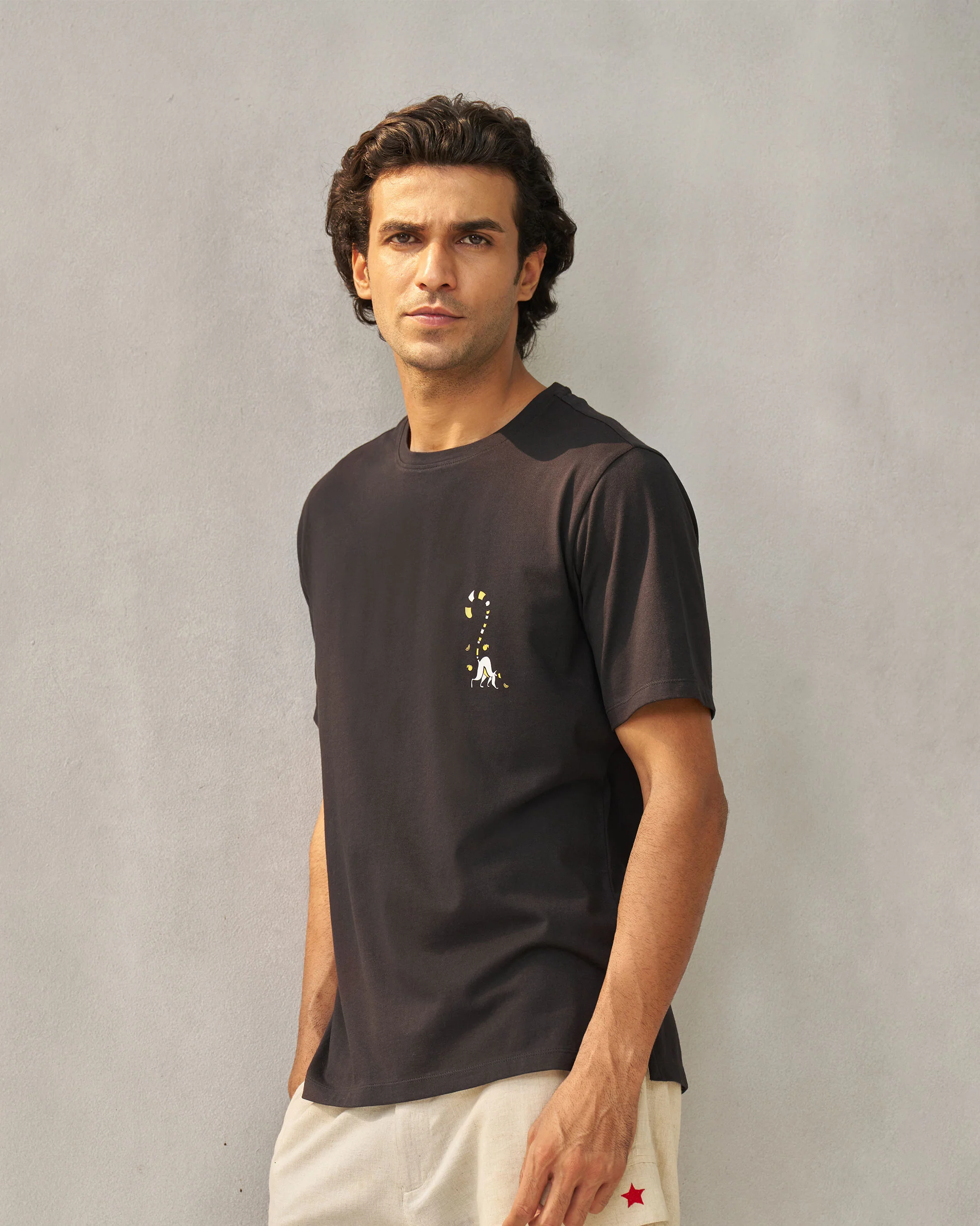 Lurking Lemur T-shirt - Black - Image 5