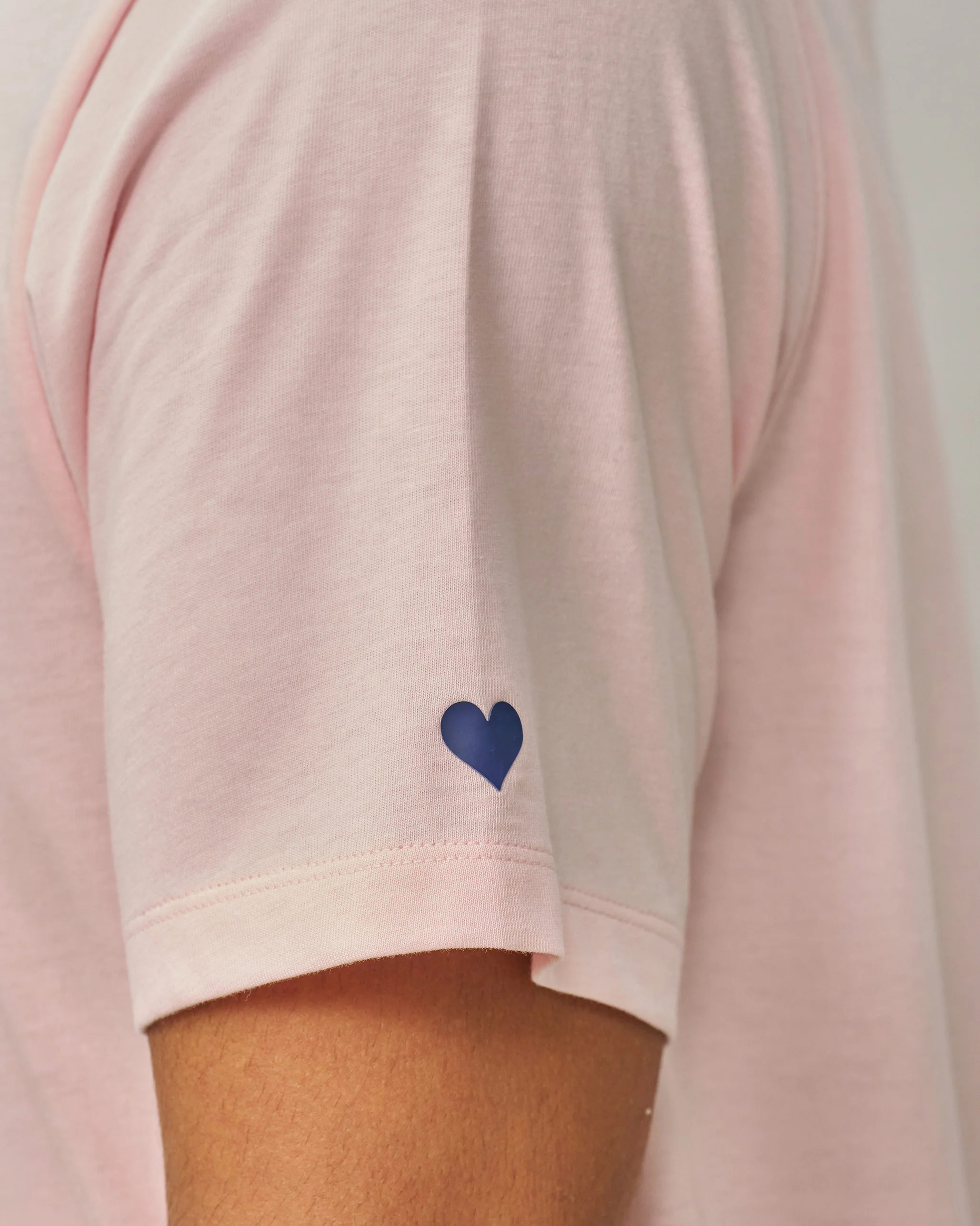 Lurking Lemur T-shirt - Light Pink - Image 2