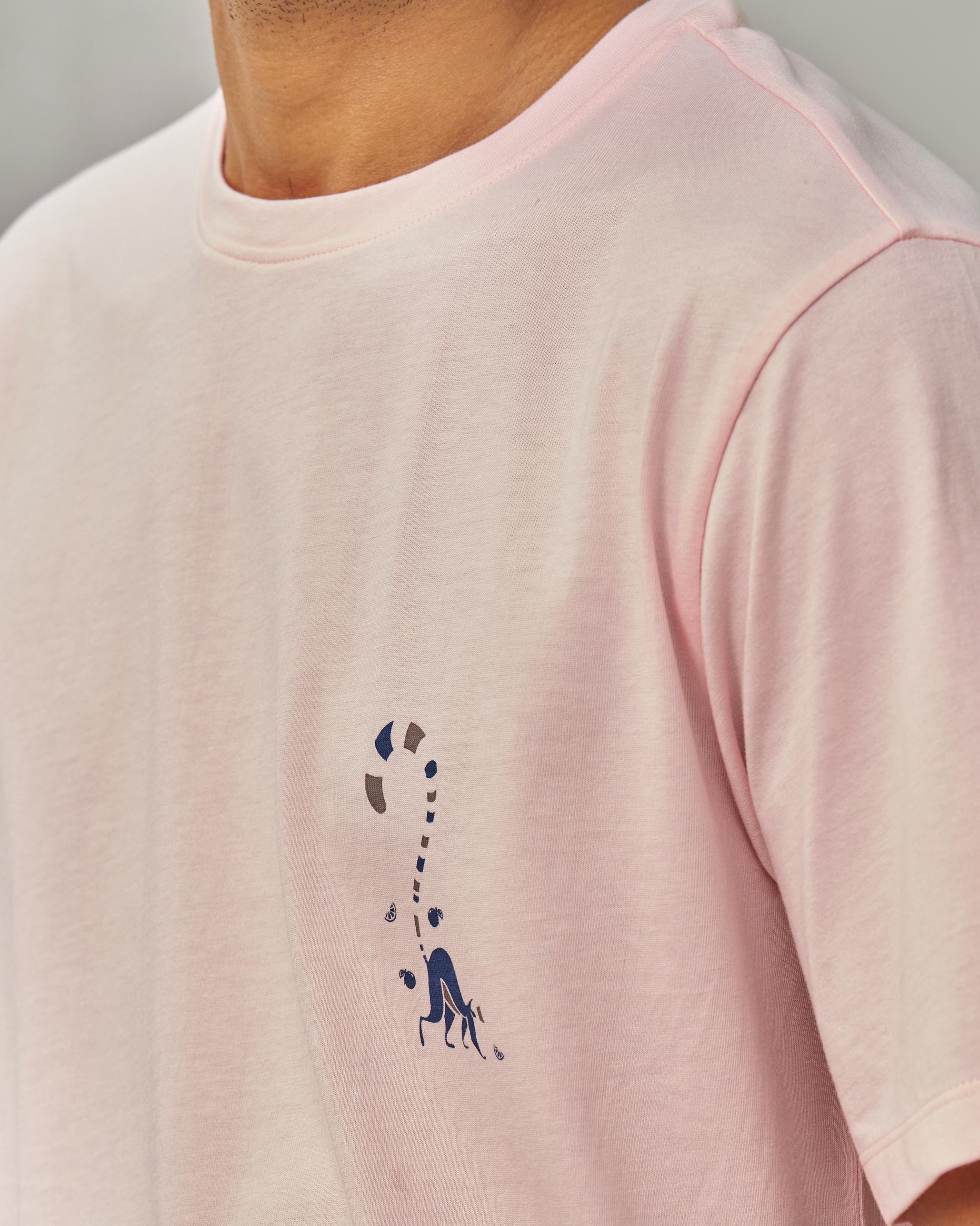 Lurking Lemur T-shirt - Light Pink - Image 3