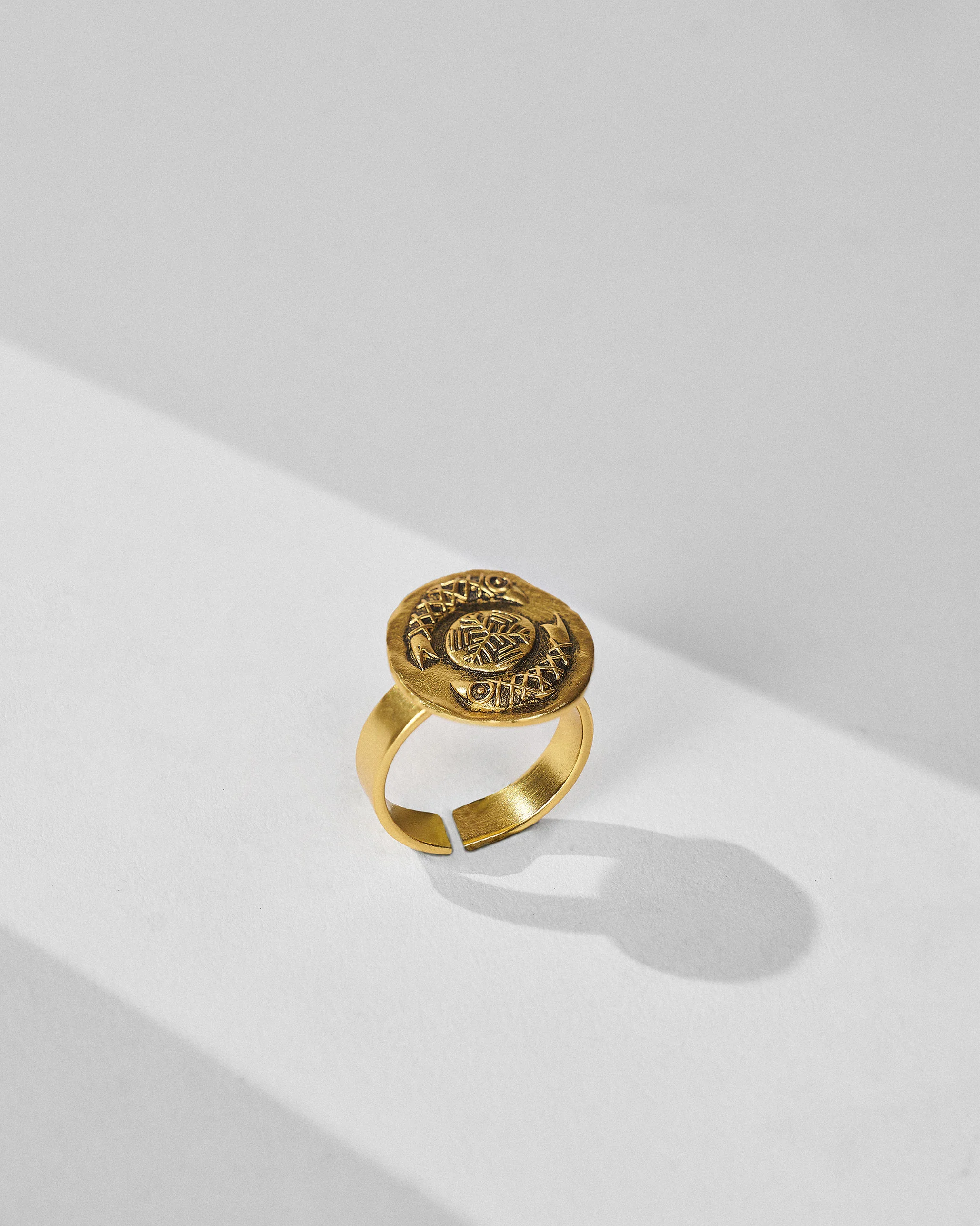 Machli Signet Ring - Gold - Image 2
