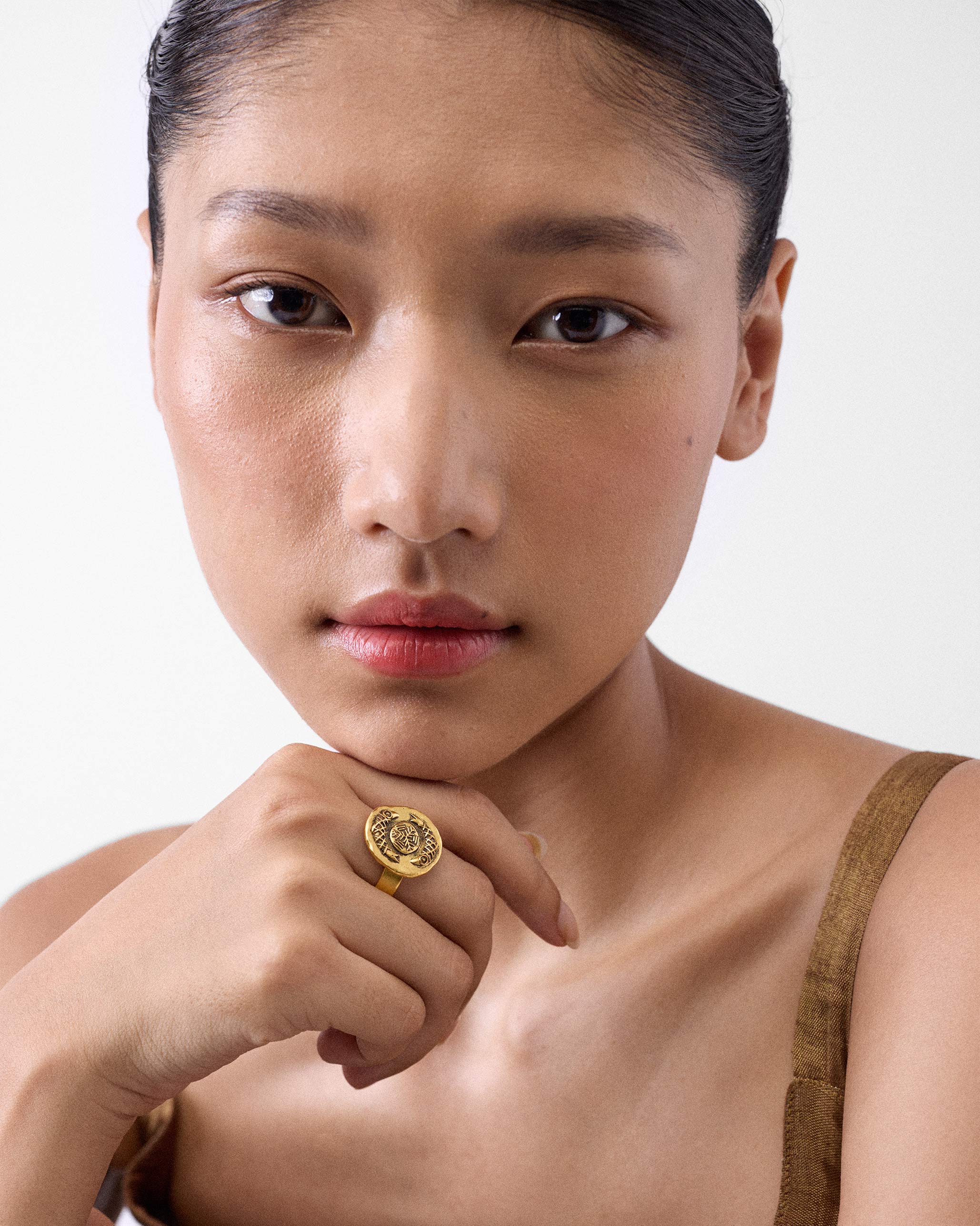 Machli Signet Ring - Gold - Image 5