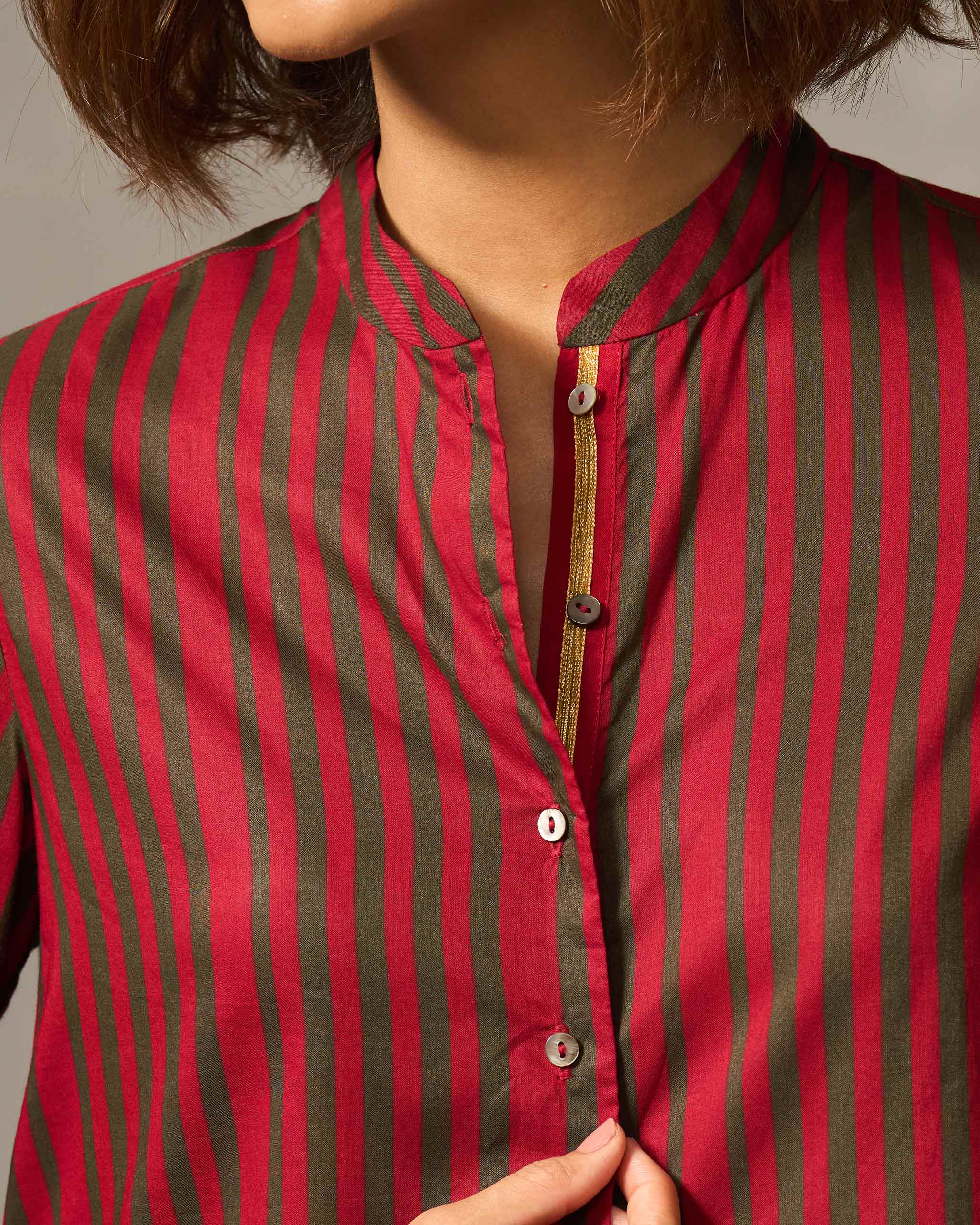 Mandarin Collar Top - Red & Oak Brown Print - Image 3