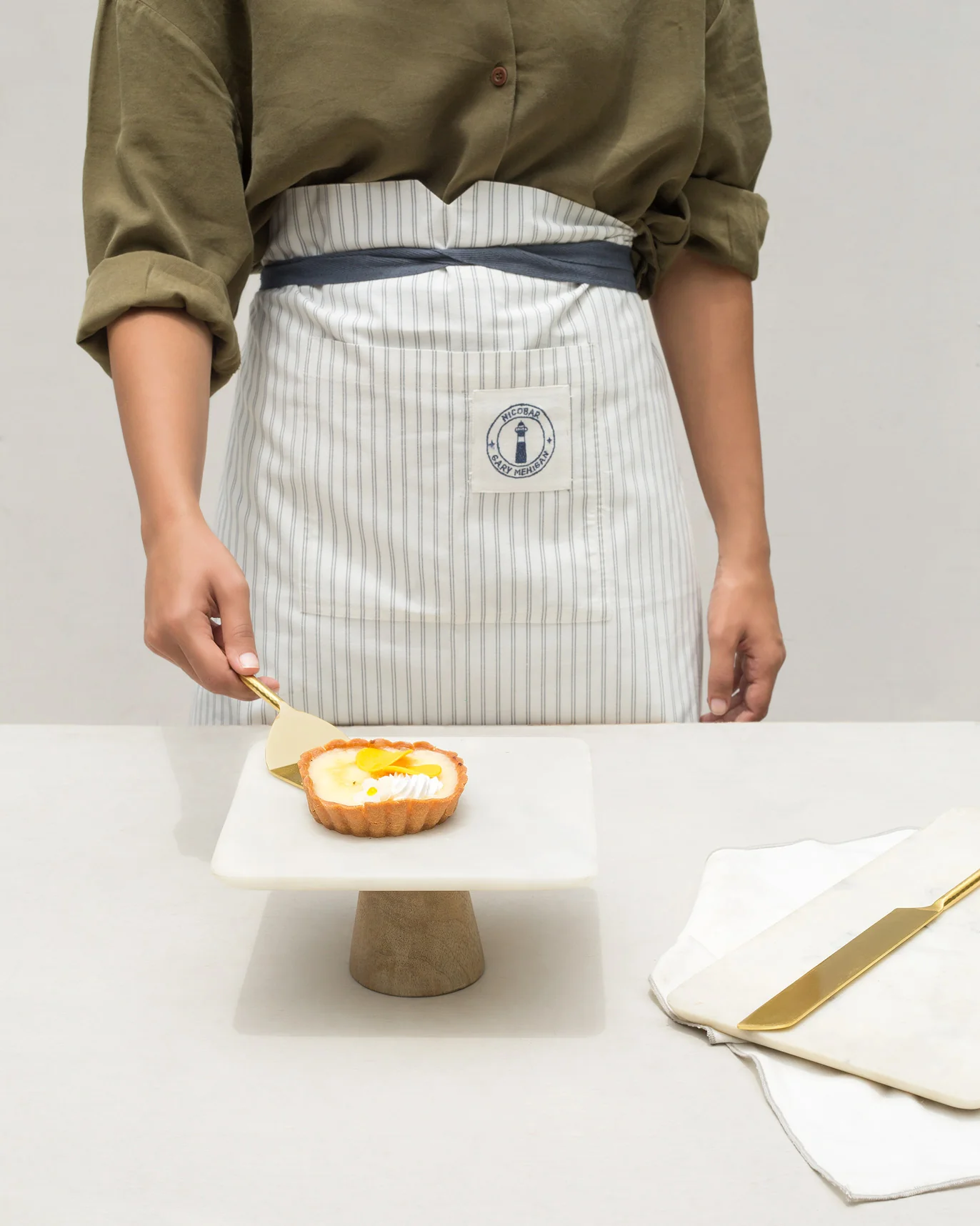 Marble Cake Stand & Server Set - Small - Image 2