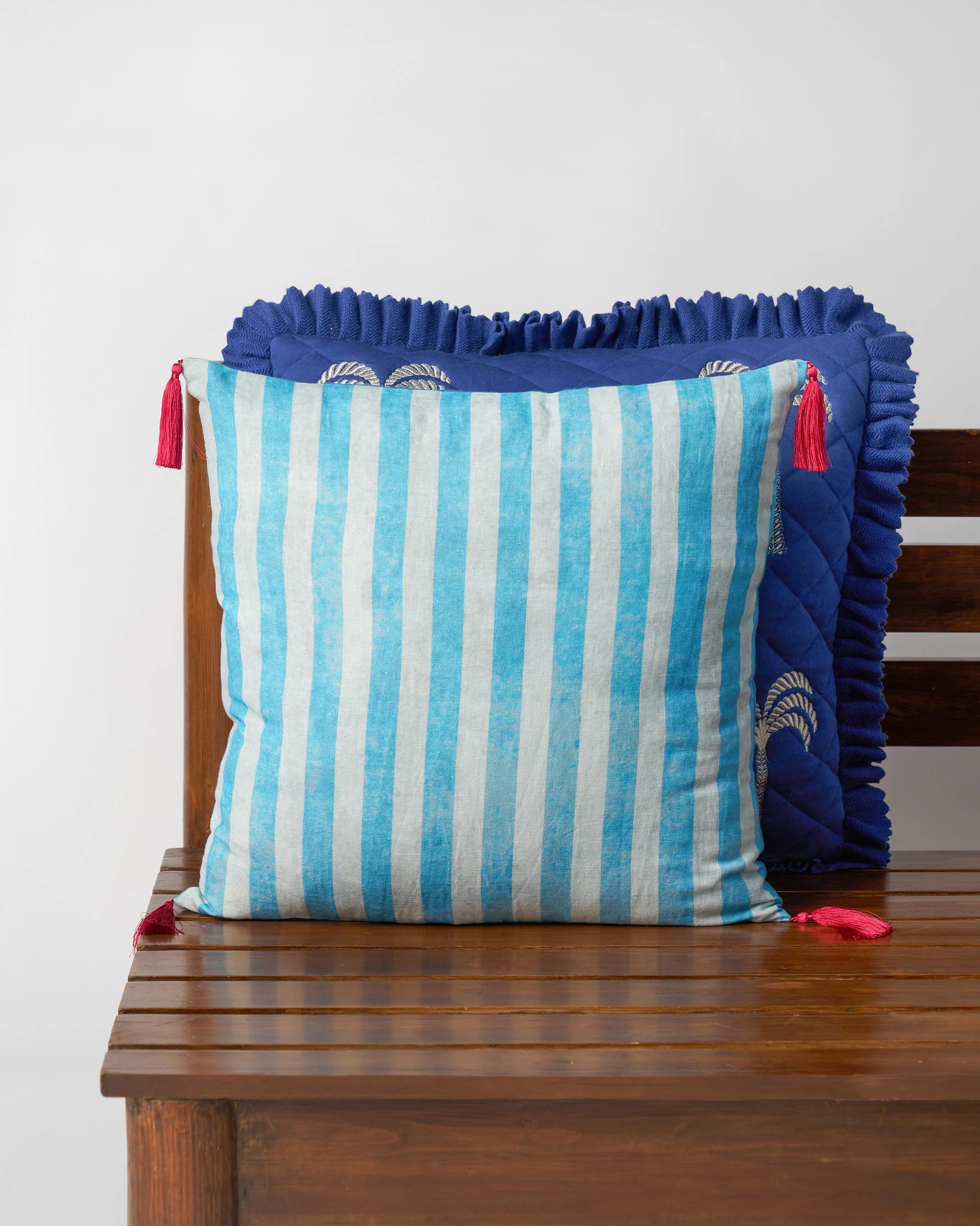 Midnight Crane Cushion Cover - Image 4
