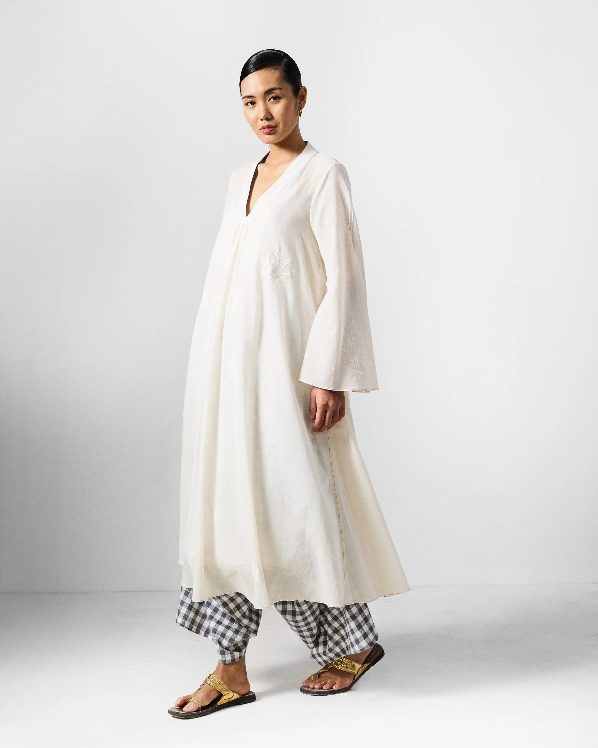Mirai Kurta - White Embroidered - Image 3