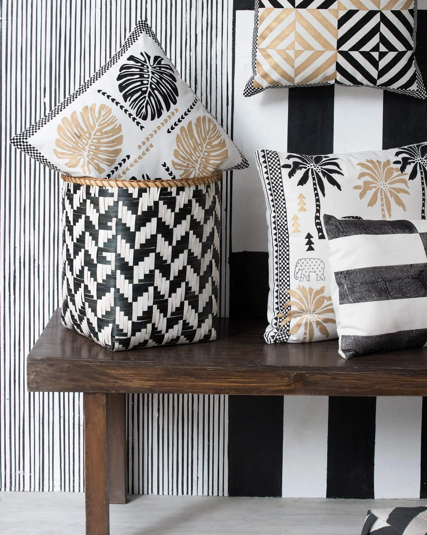 Monstera Cushion Cover - Black & Gold - Image 2