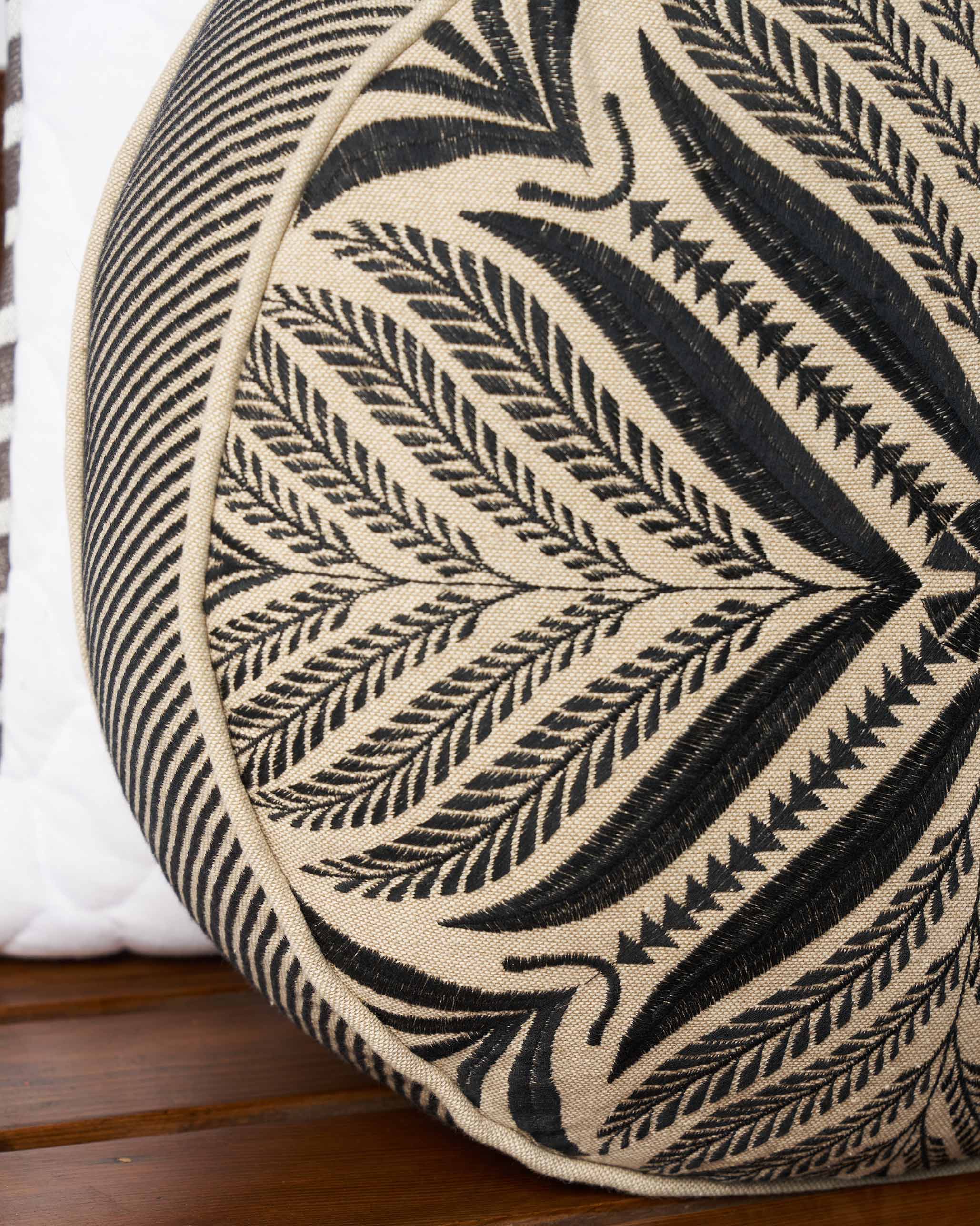 Morocco Leaf Cushion Cover(Black) - Image 3
