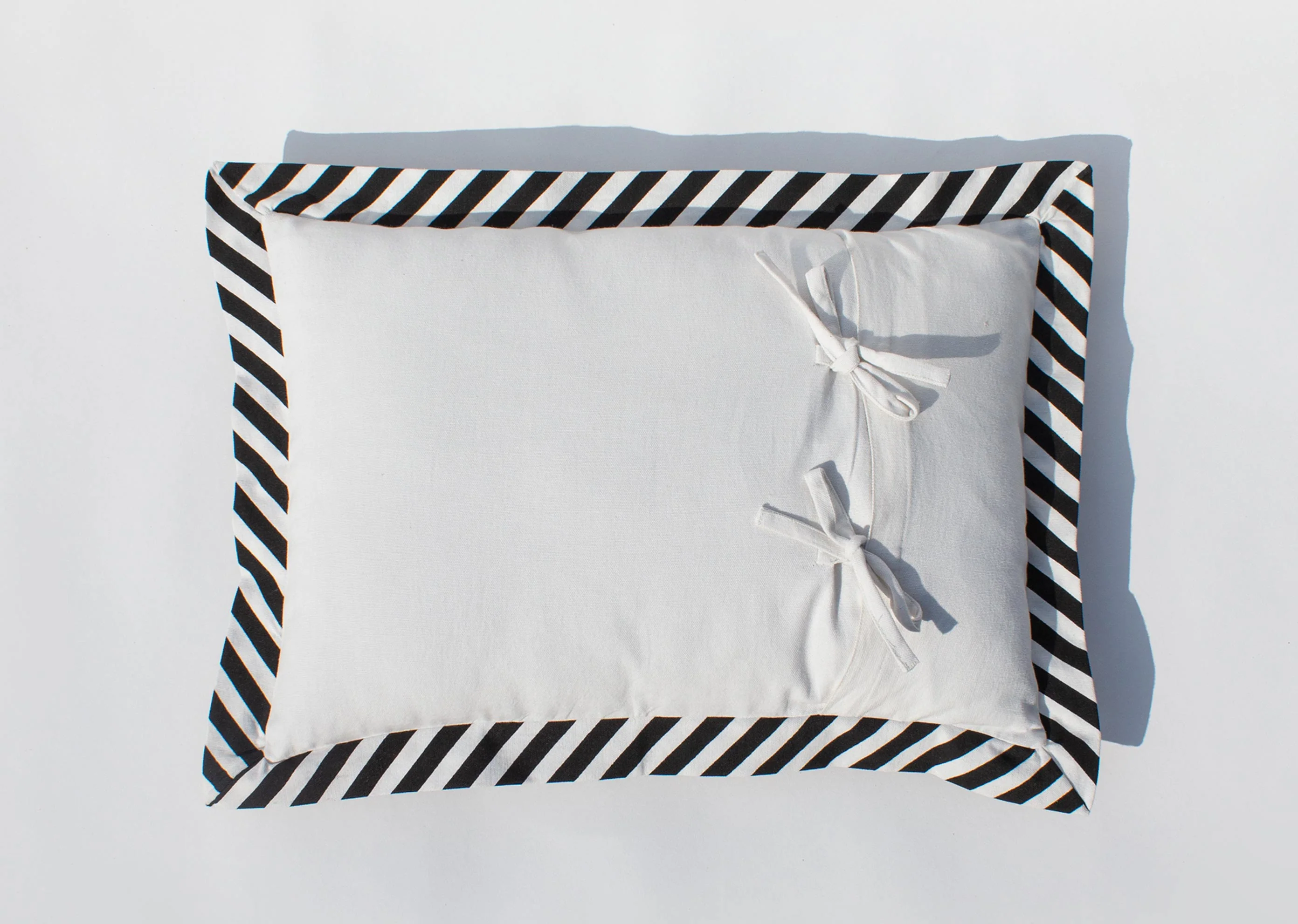 Musafir Lumbar Pillow Cover - Black & White - Image 3