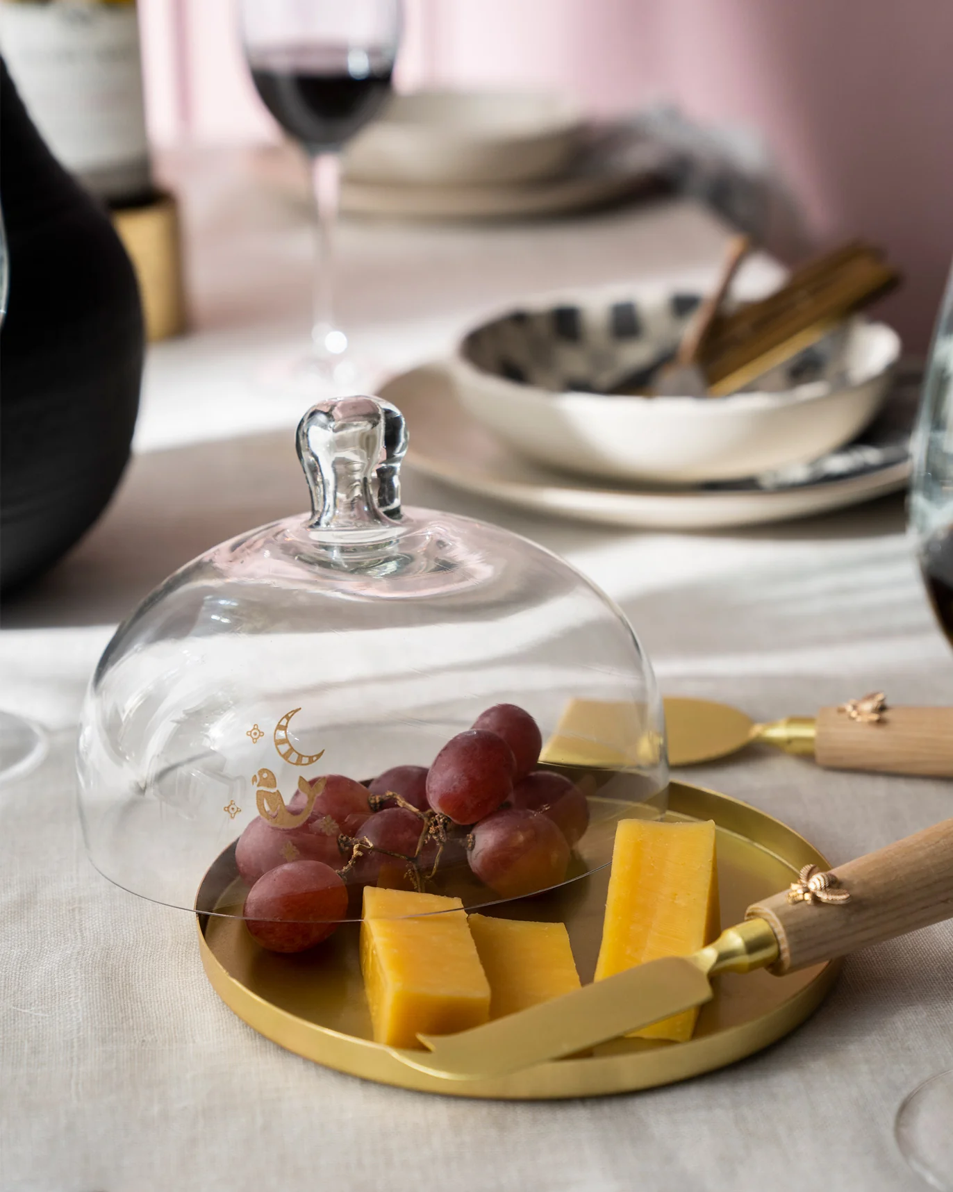 Myra Cookie Plate with Cloche - Image 4