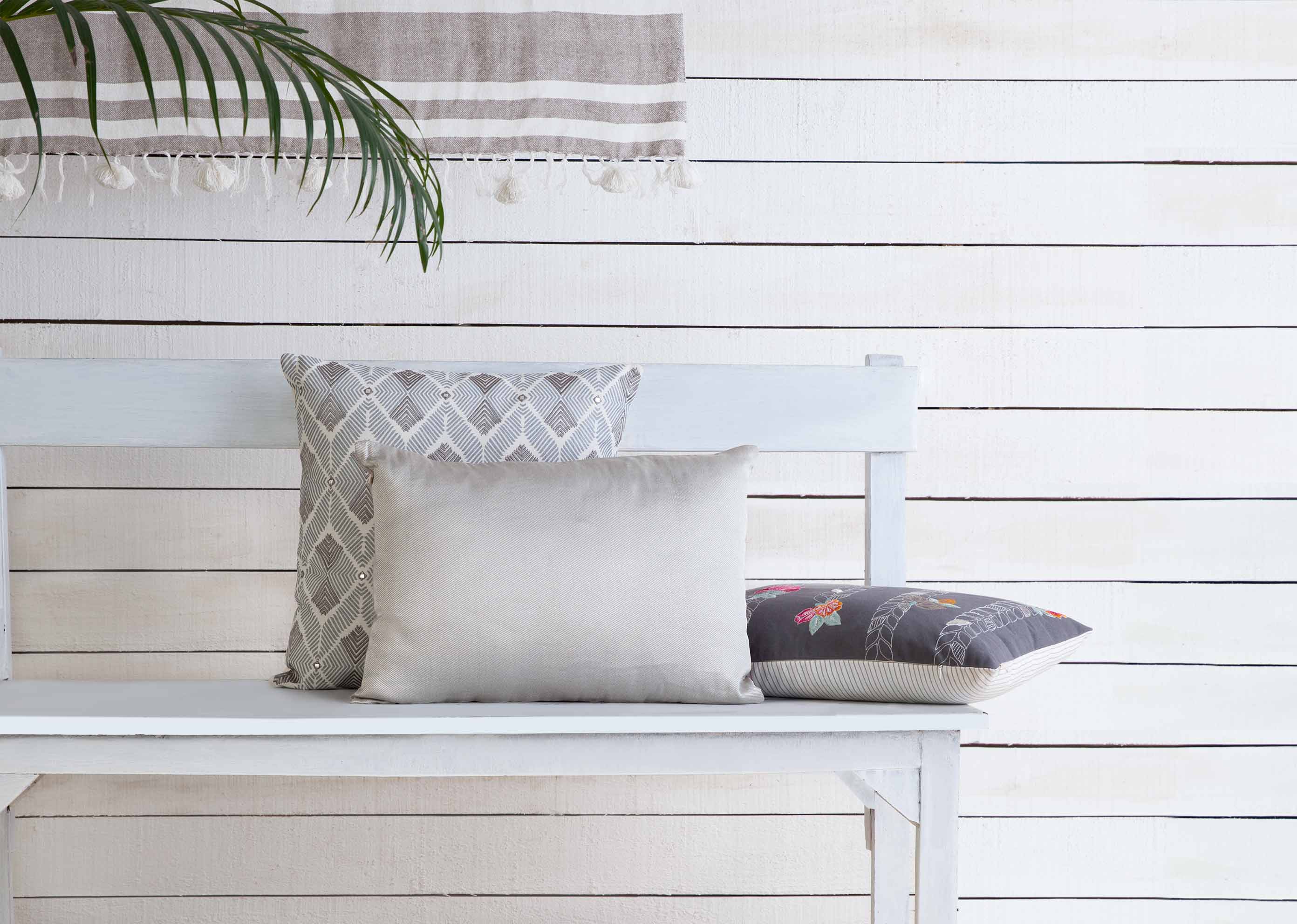 Nayra Banarasi Pillow Cover - Image 3