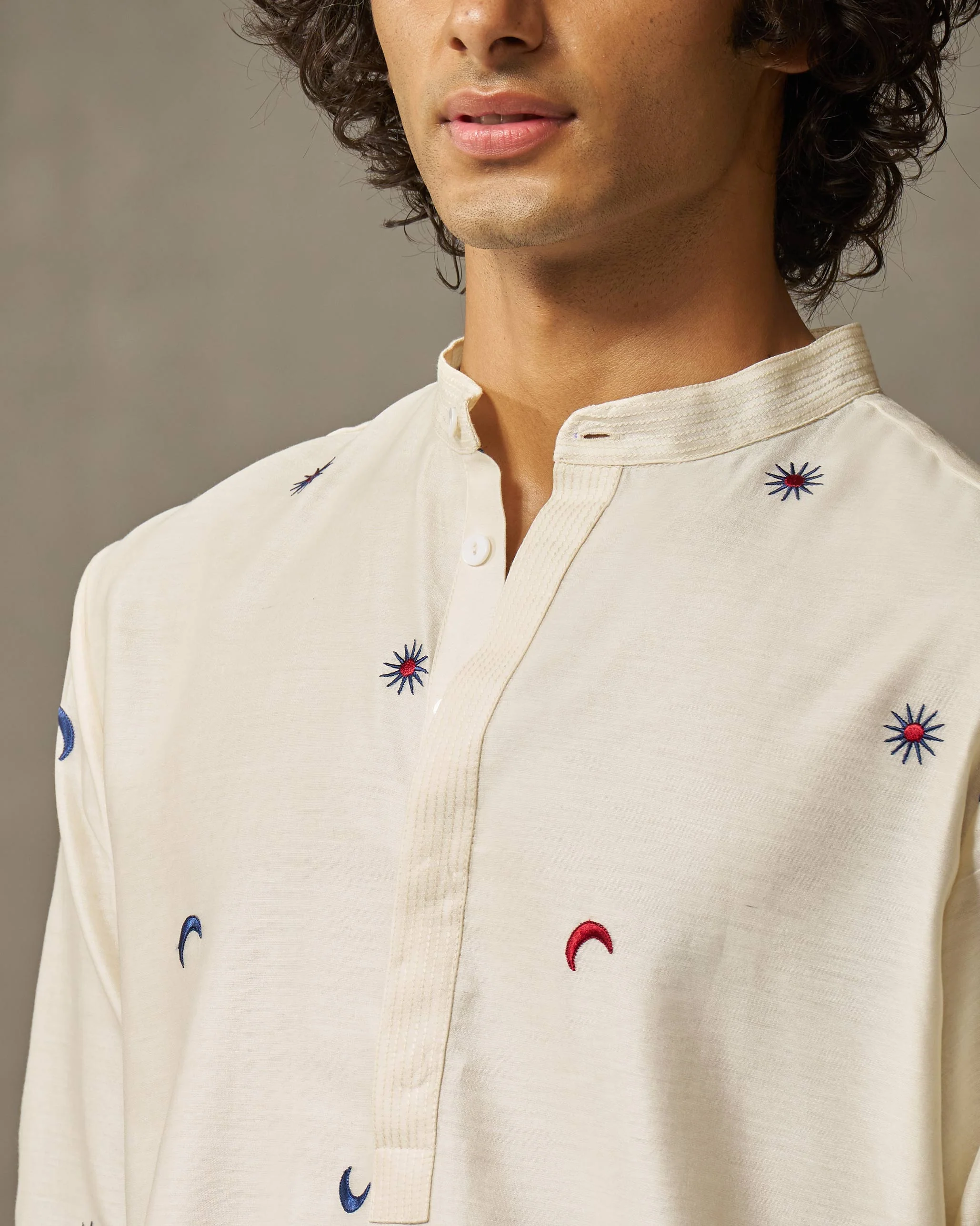 Neckband Kurta - Ivory Embroidery - Image 2
