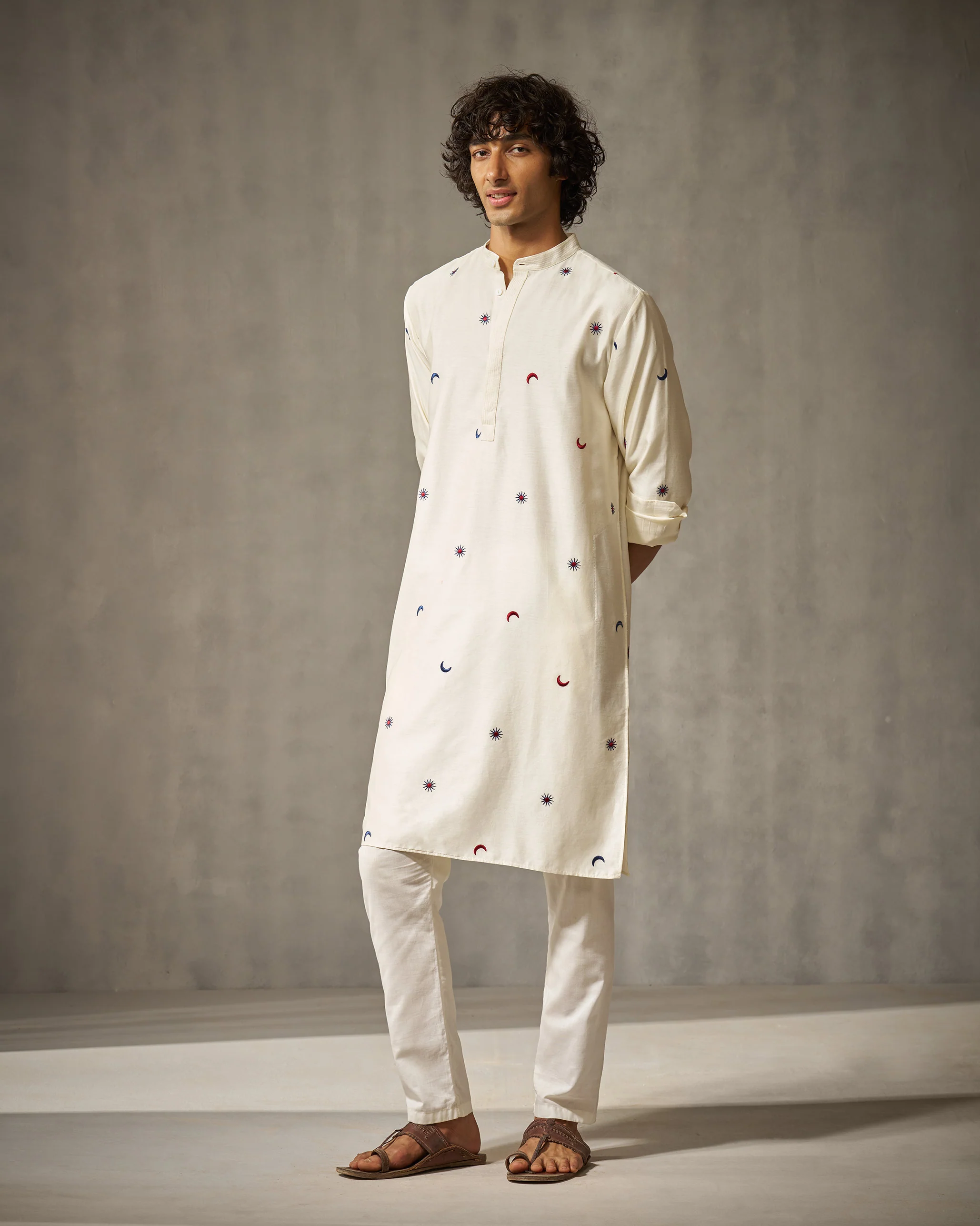 Neckband Kurta - Ivory Embroidery - Image 3
