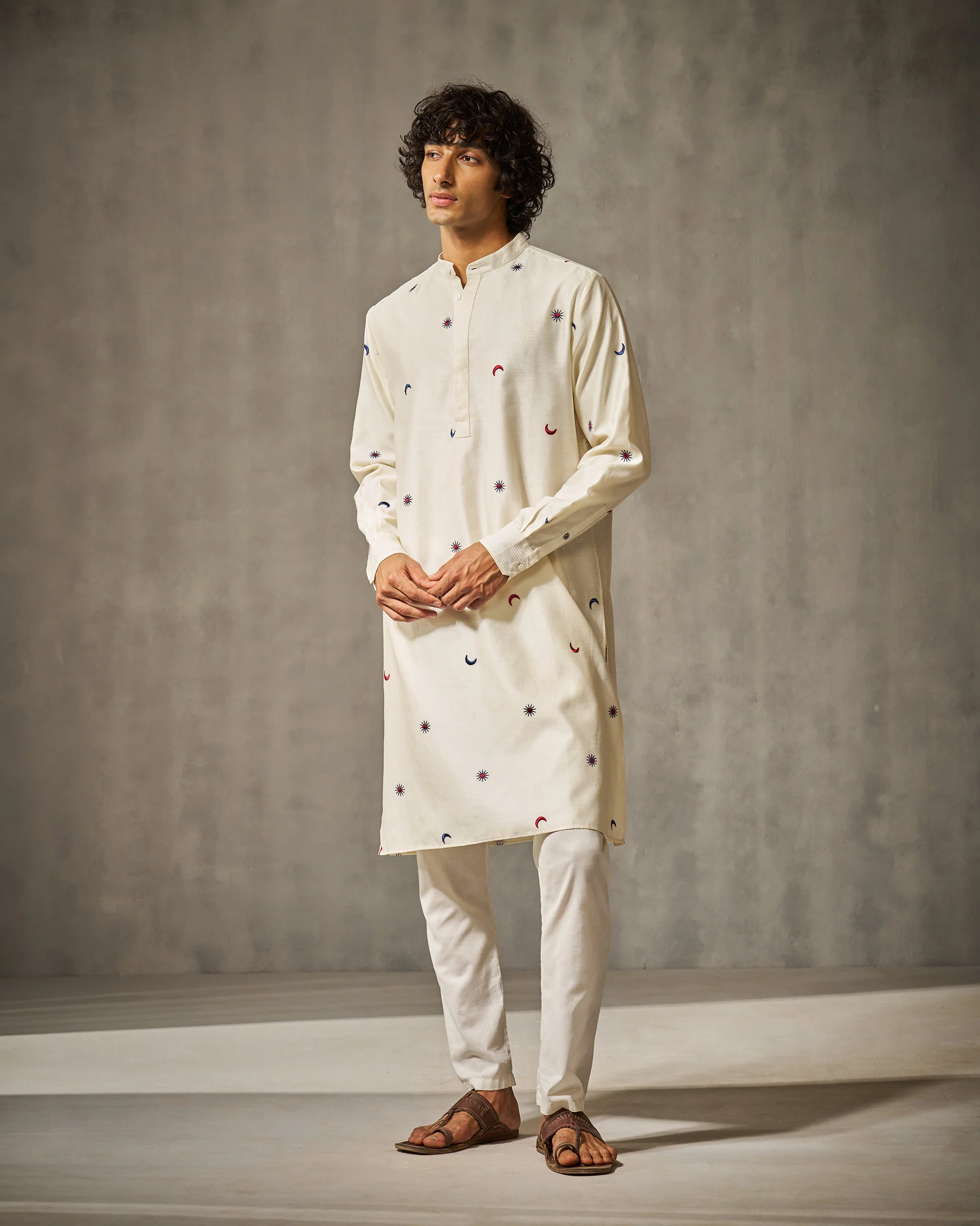 Neckband Kurta - Ivory Embroidery - Image 5