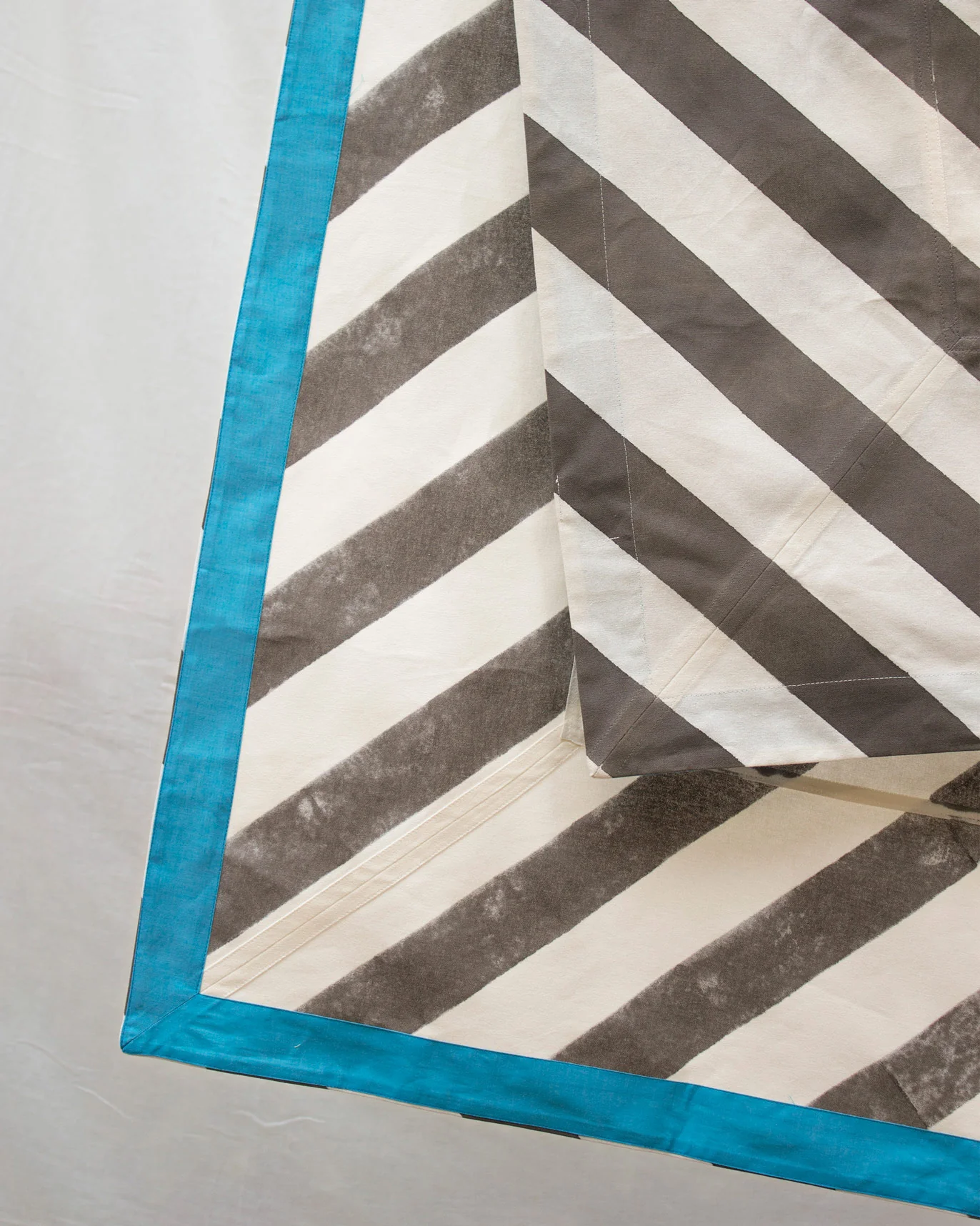 Nico Stripe Tablecloth - Image 5