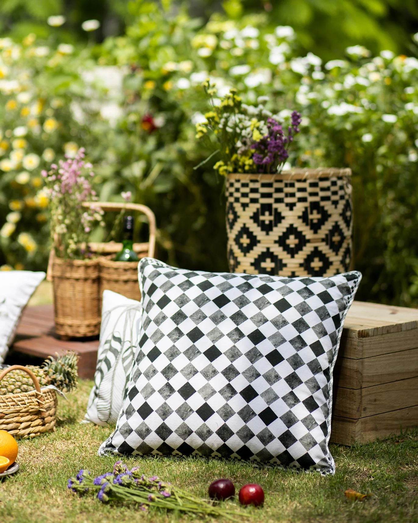 Nimbu Tota Cushion Cover - Grey and White - Image 2
