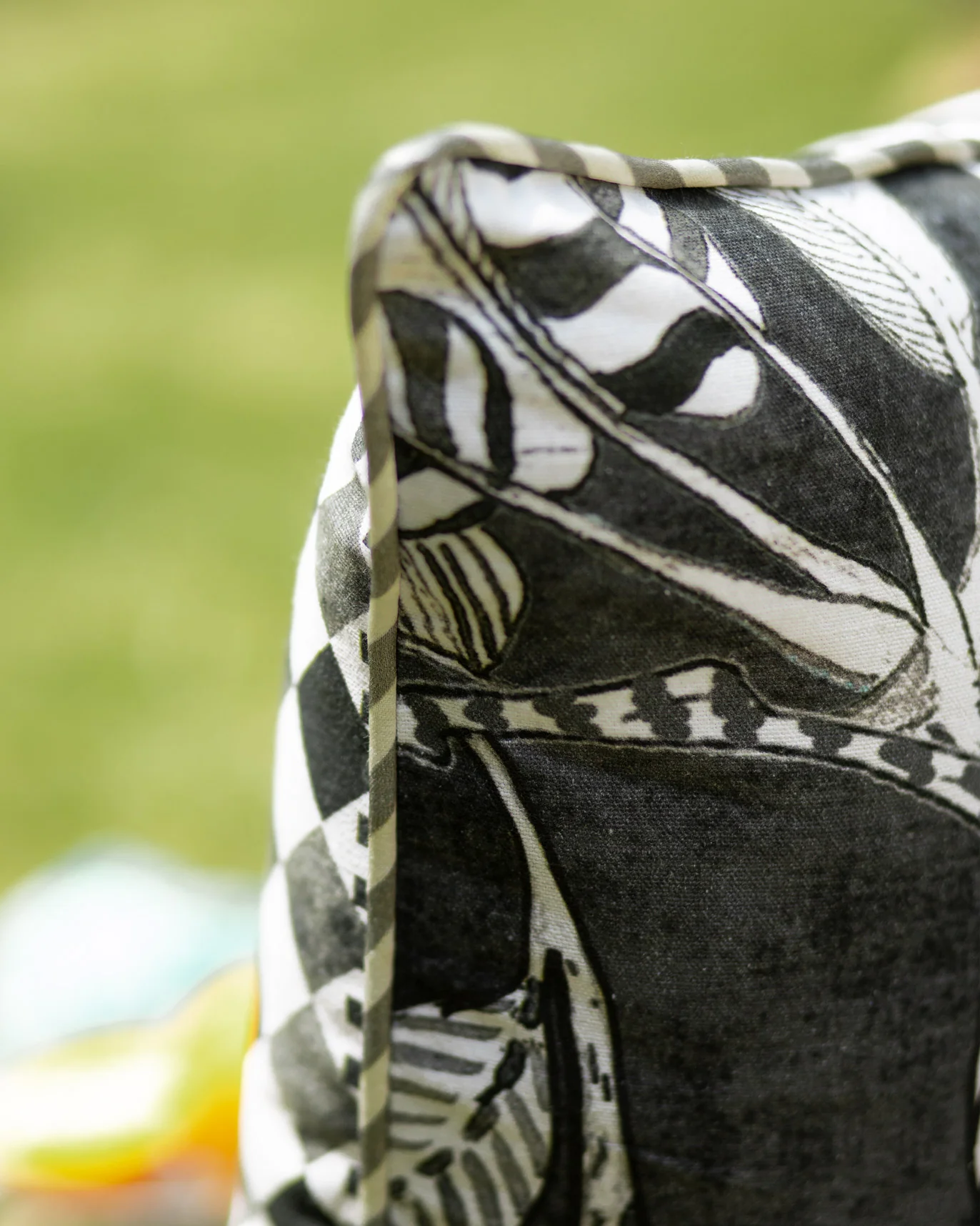 Nimbu Tota Cushion Cover - Grey and White - Image 3