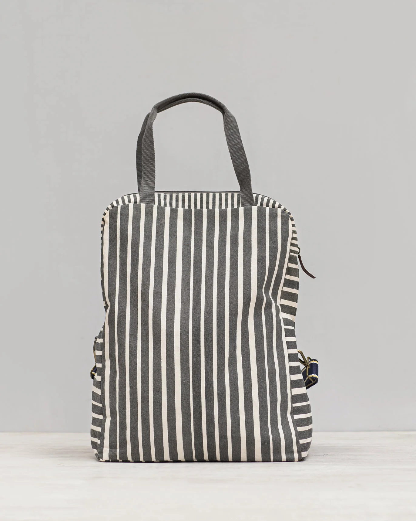 Noto Artist's Bag - Charcoal - Image 2
