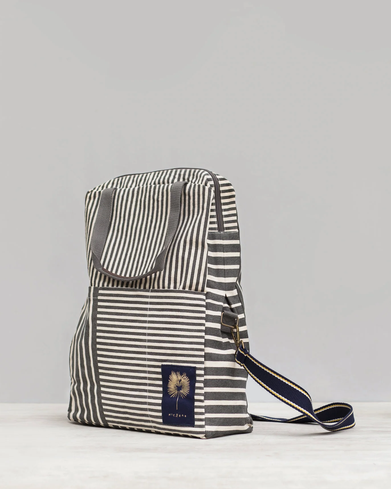 Noto Artist's Bag - Charcoal - Image 4