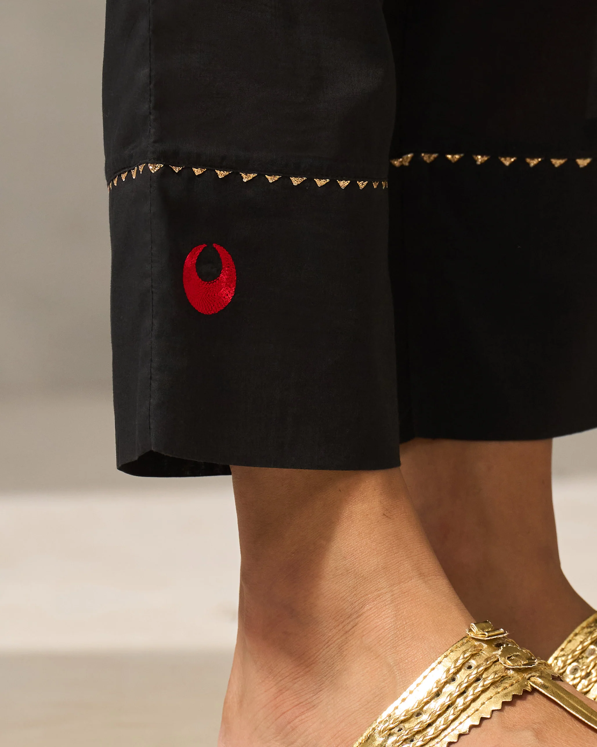 Novel Narrow Pants - Black - Image 2