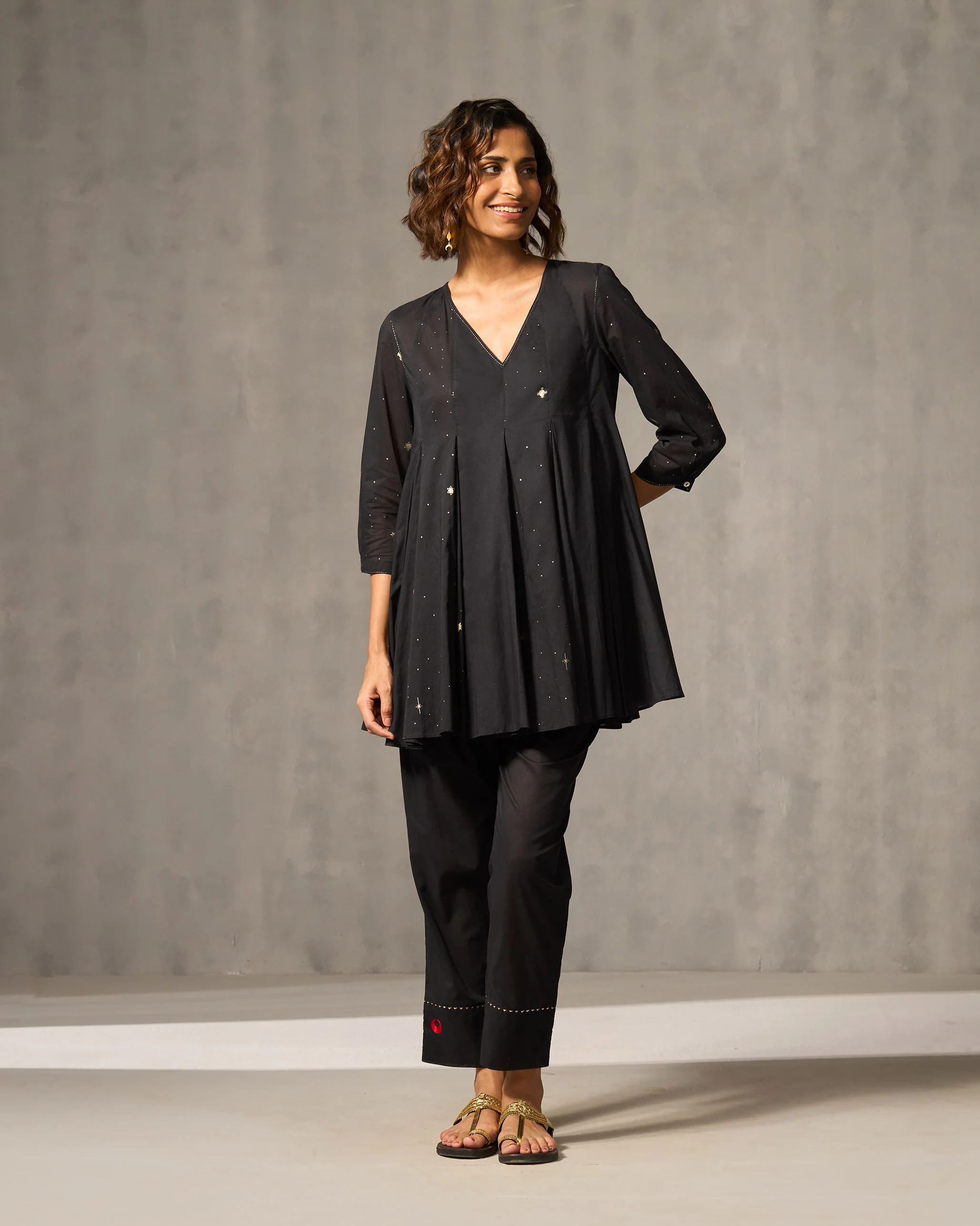 Novel Narrow Pants - Black - Image 4