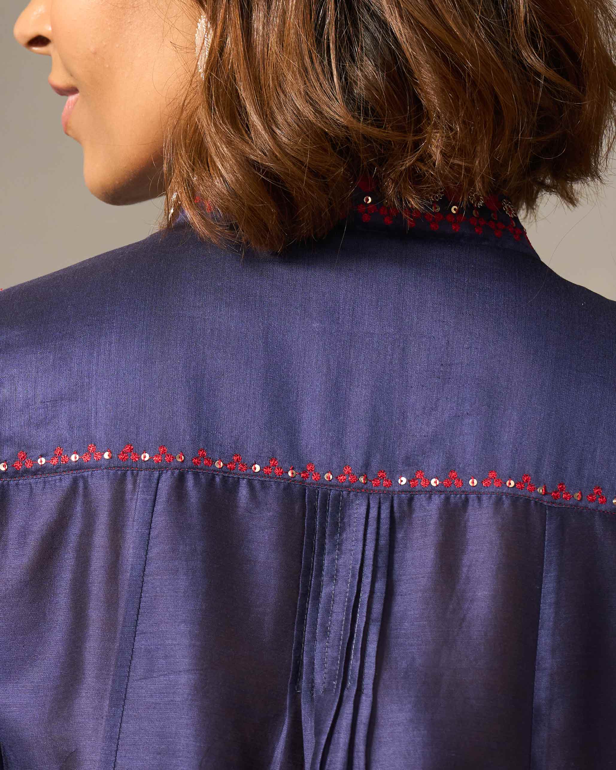 Nuhi Kurta - Navy Embroidered - Image 3