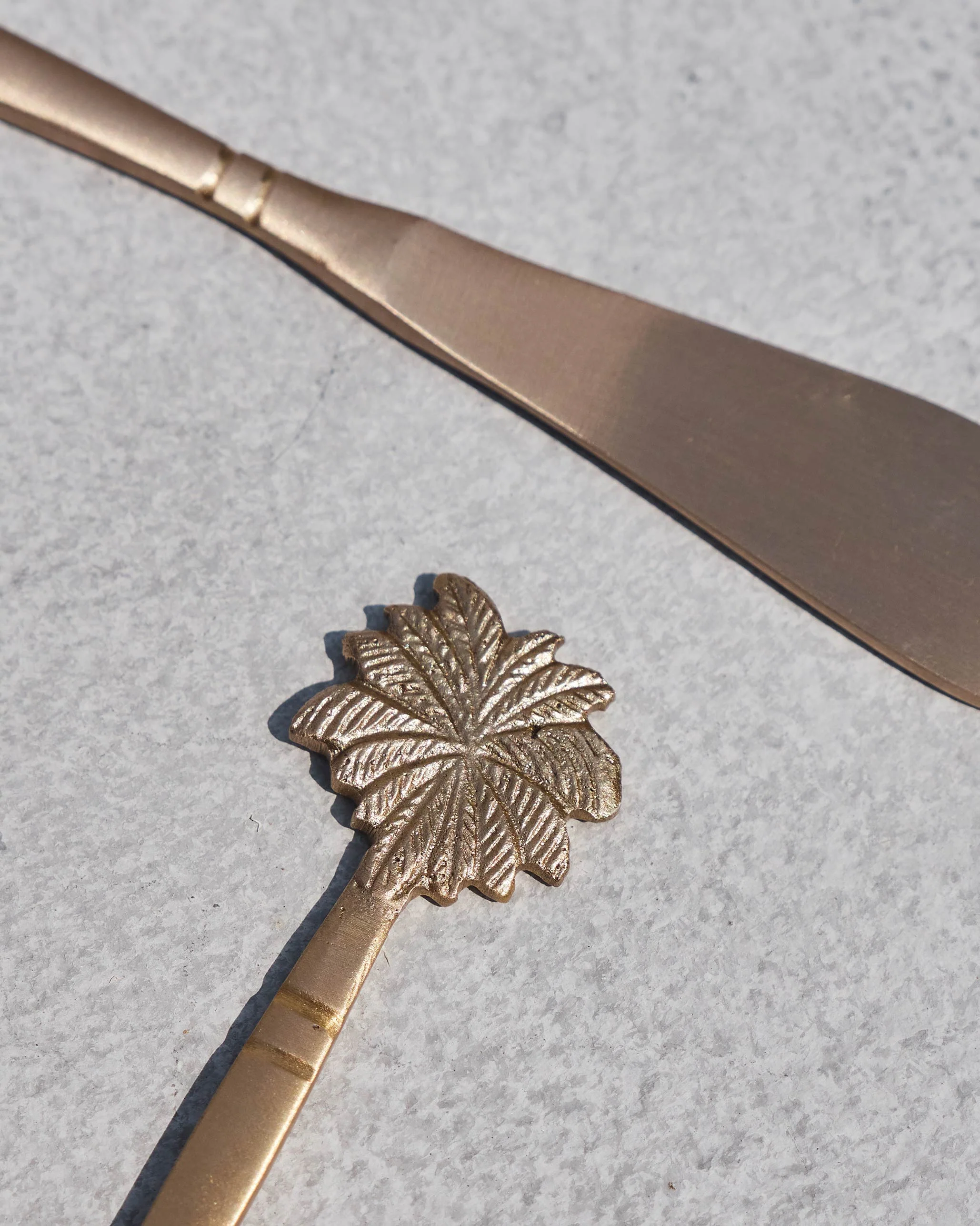 Palm Butter & Jam Spreading Knives (Set of 2) - Image 4