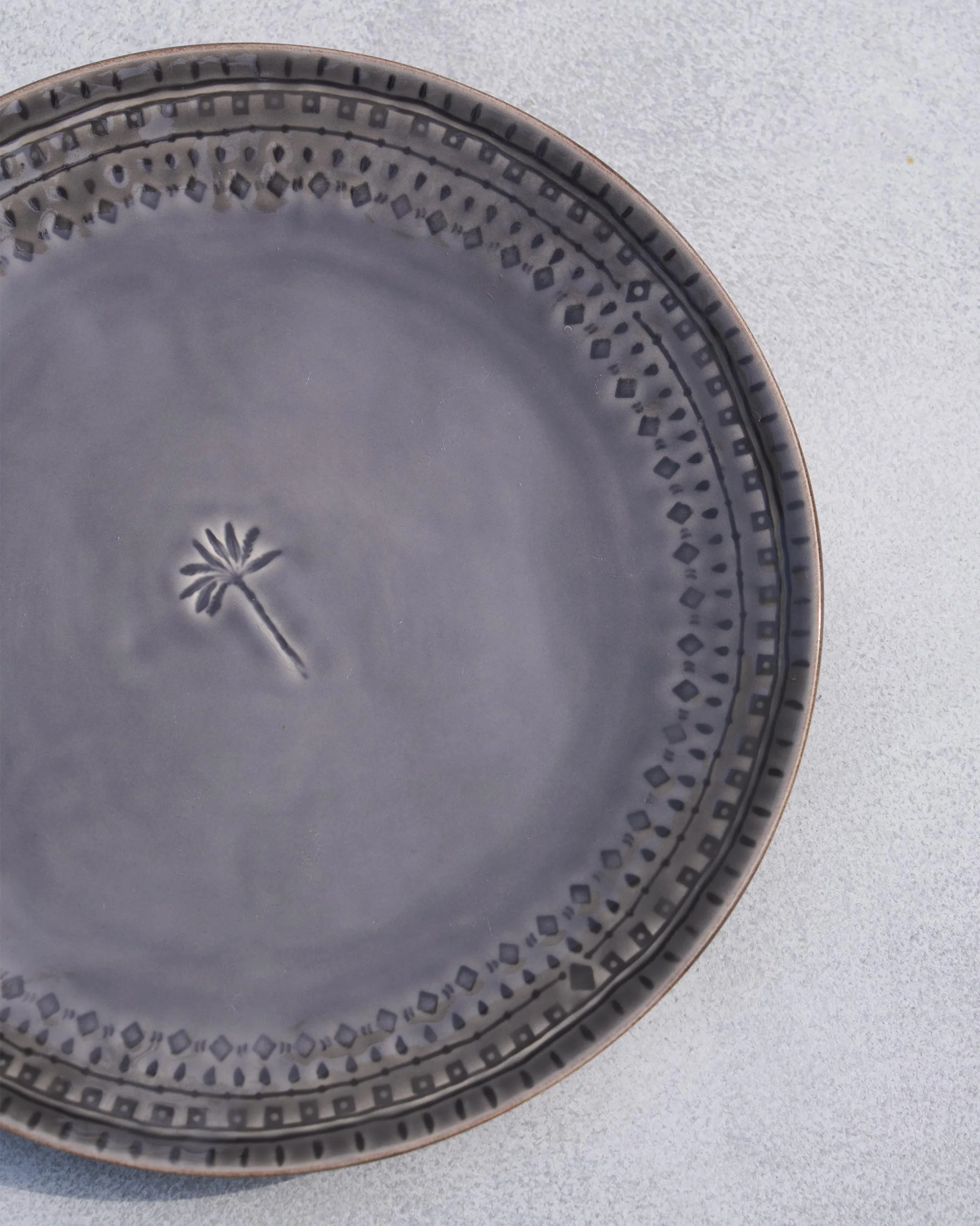 Coco Palm Dinner Plate - Dark Grey - Image 2