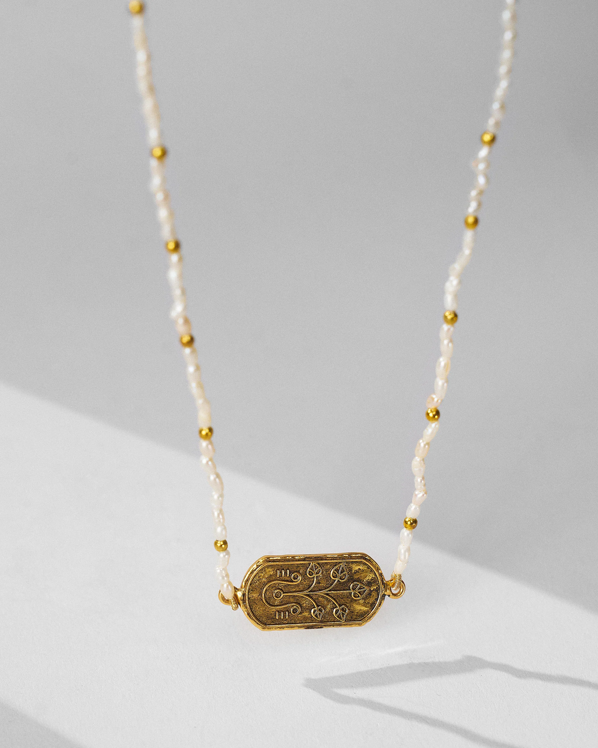 Pearl Peepul Choker - Gold - Image 4