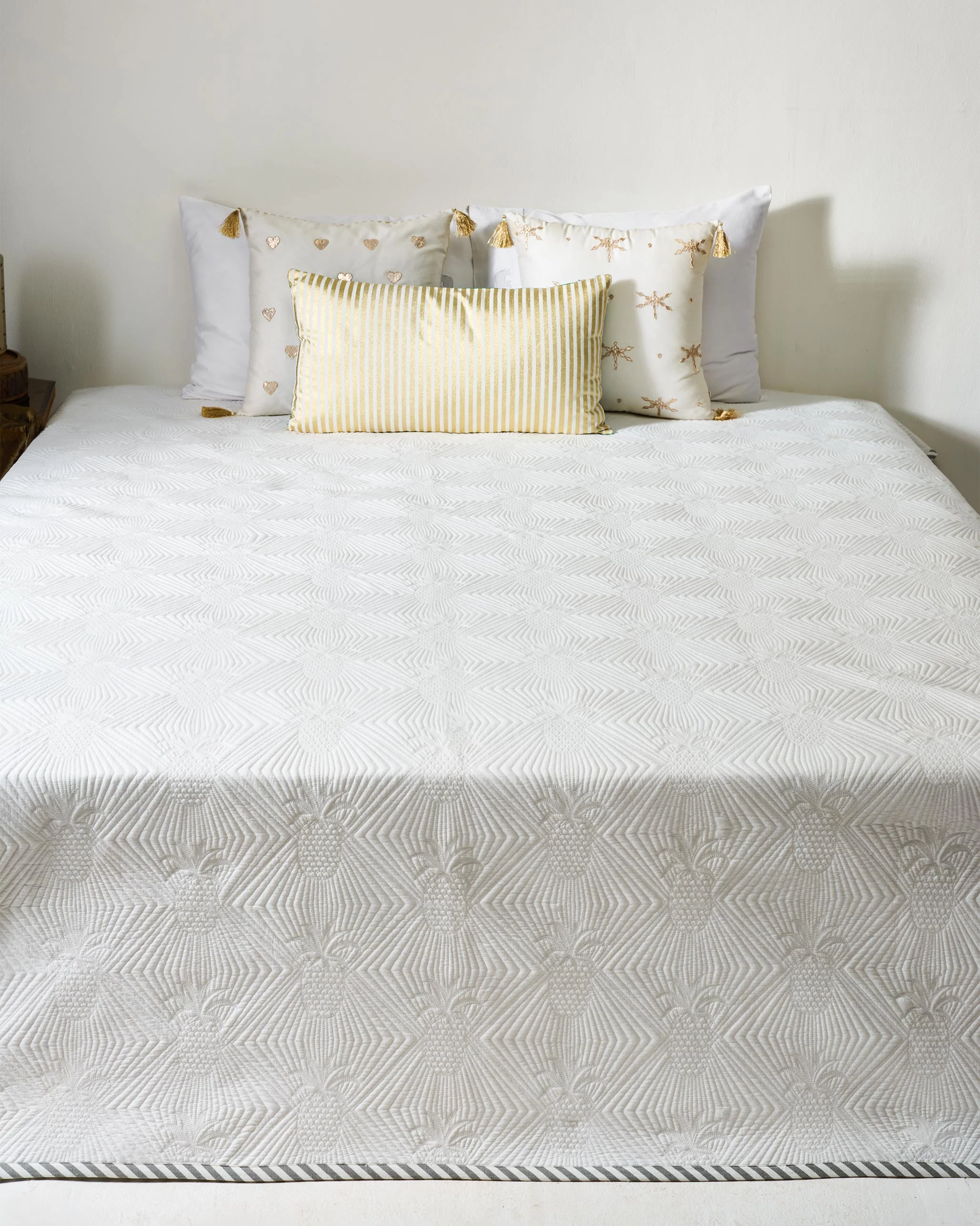 Pineapple Quilted Bedcover (King) - Image 2