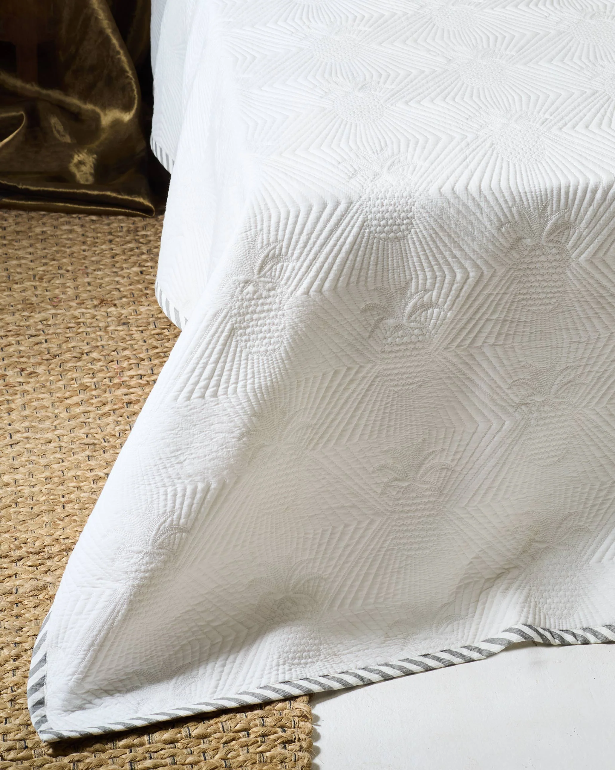 Pineapple Quilted Bedcover (King) - Image 7