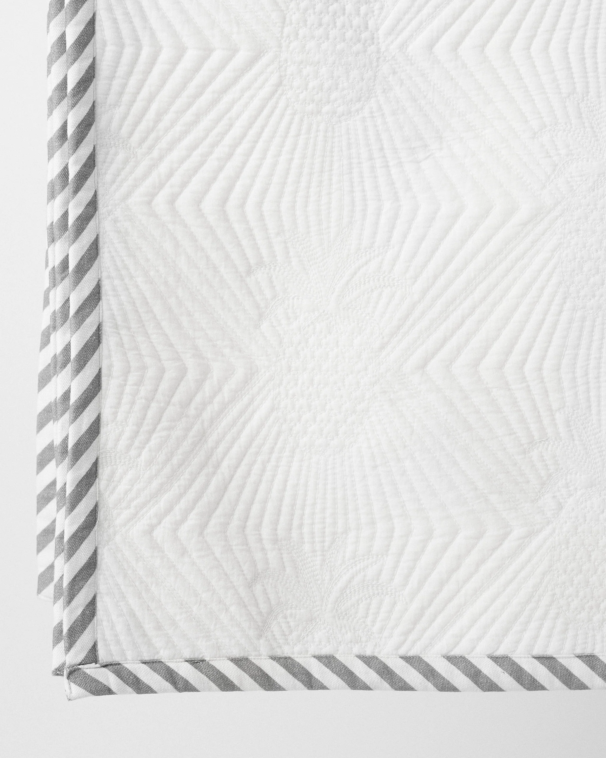 Pineapple Quilted Bedcover (King) - Image 8