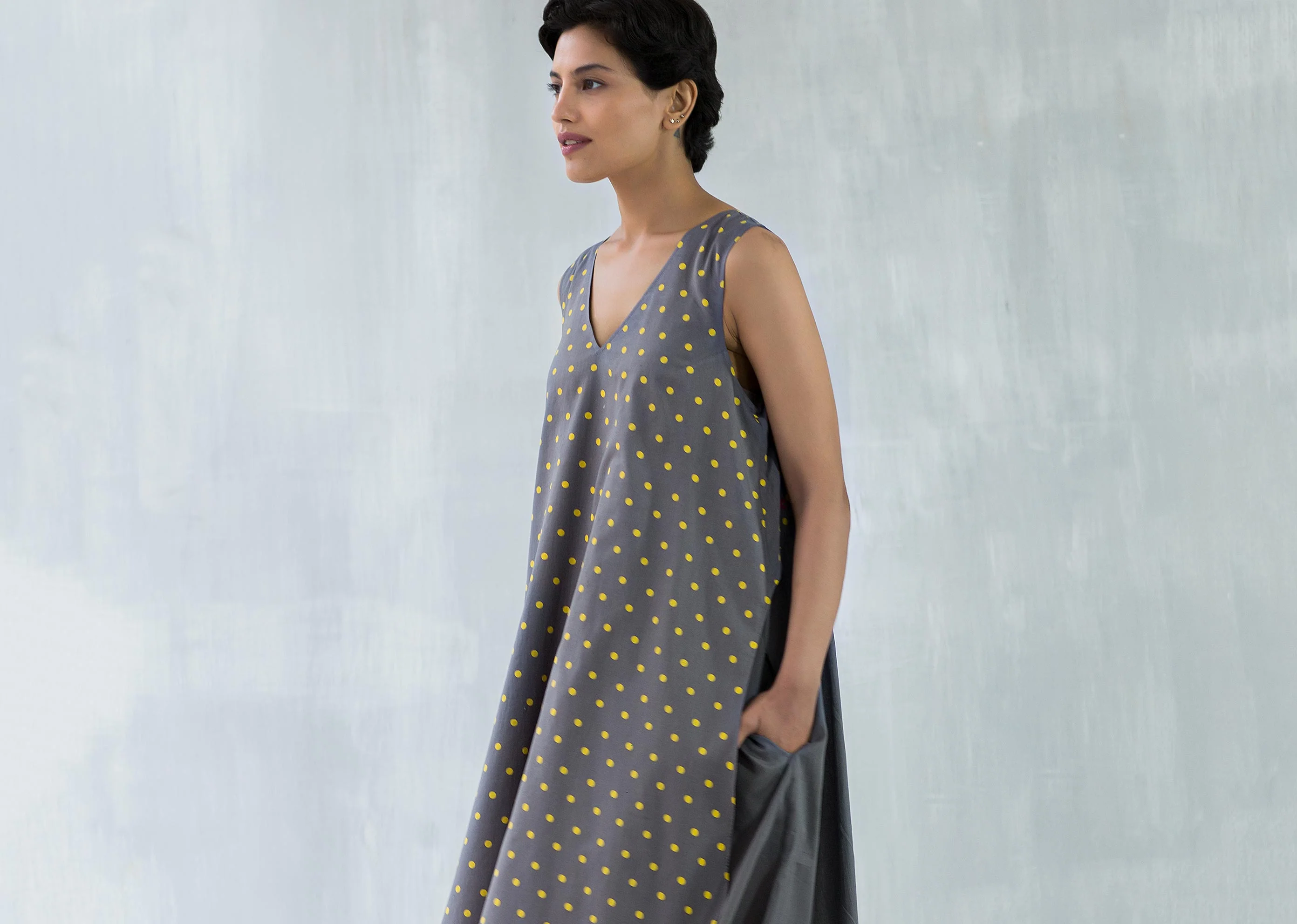 Pleated Dot Back Kurta - Image 3