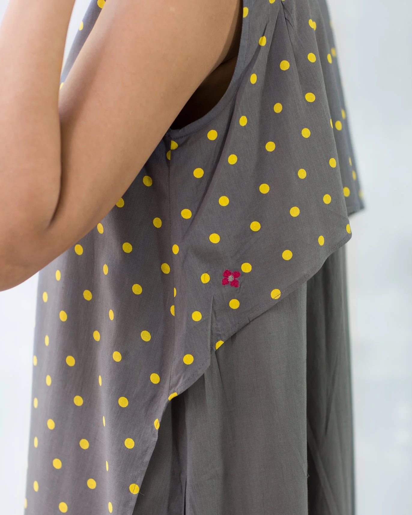 Pleated Dot Back Kurta - Image 4