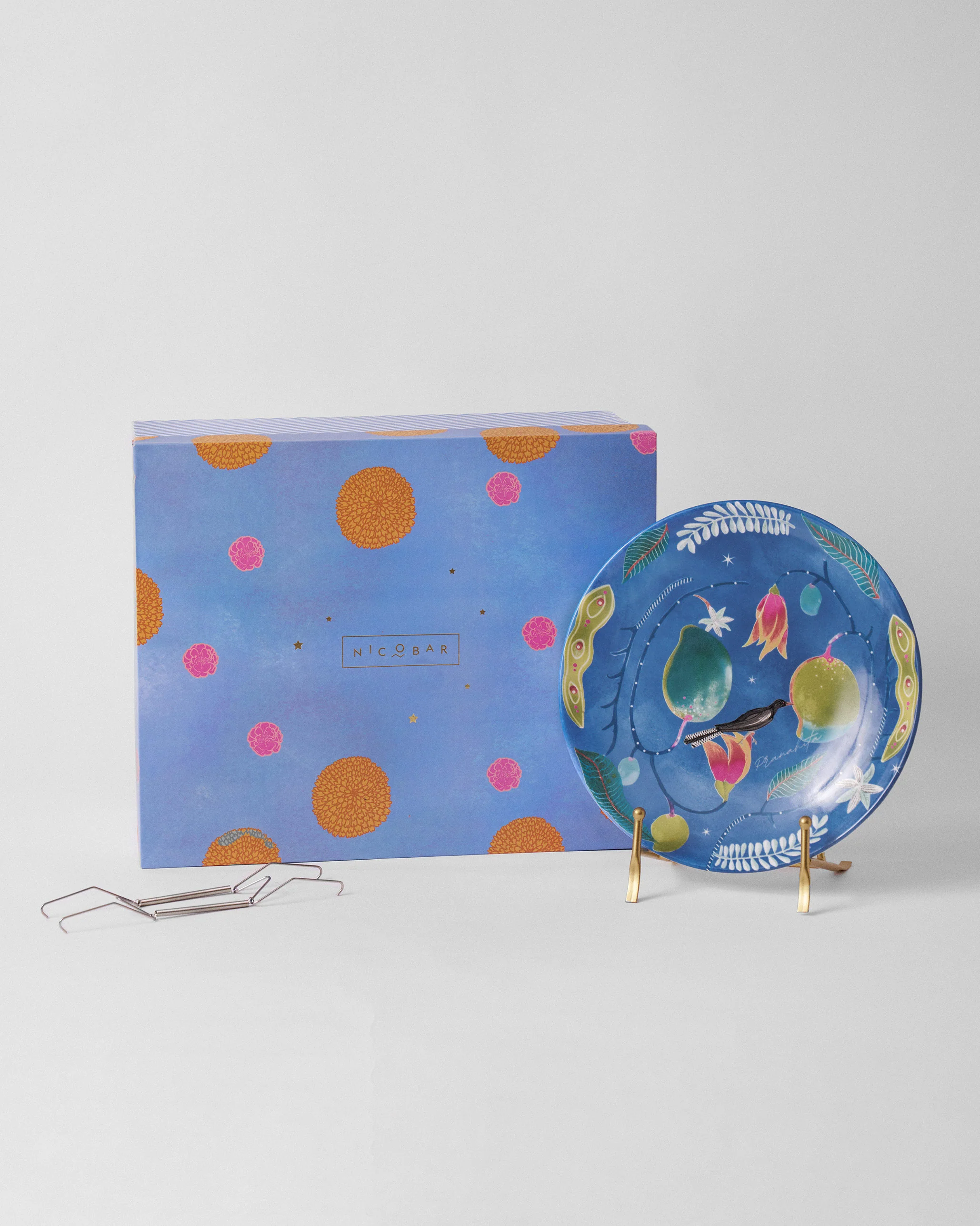 Pranahita Deco Plate with stand & wall hook
