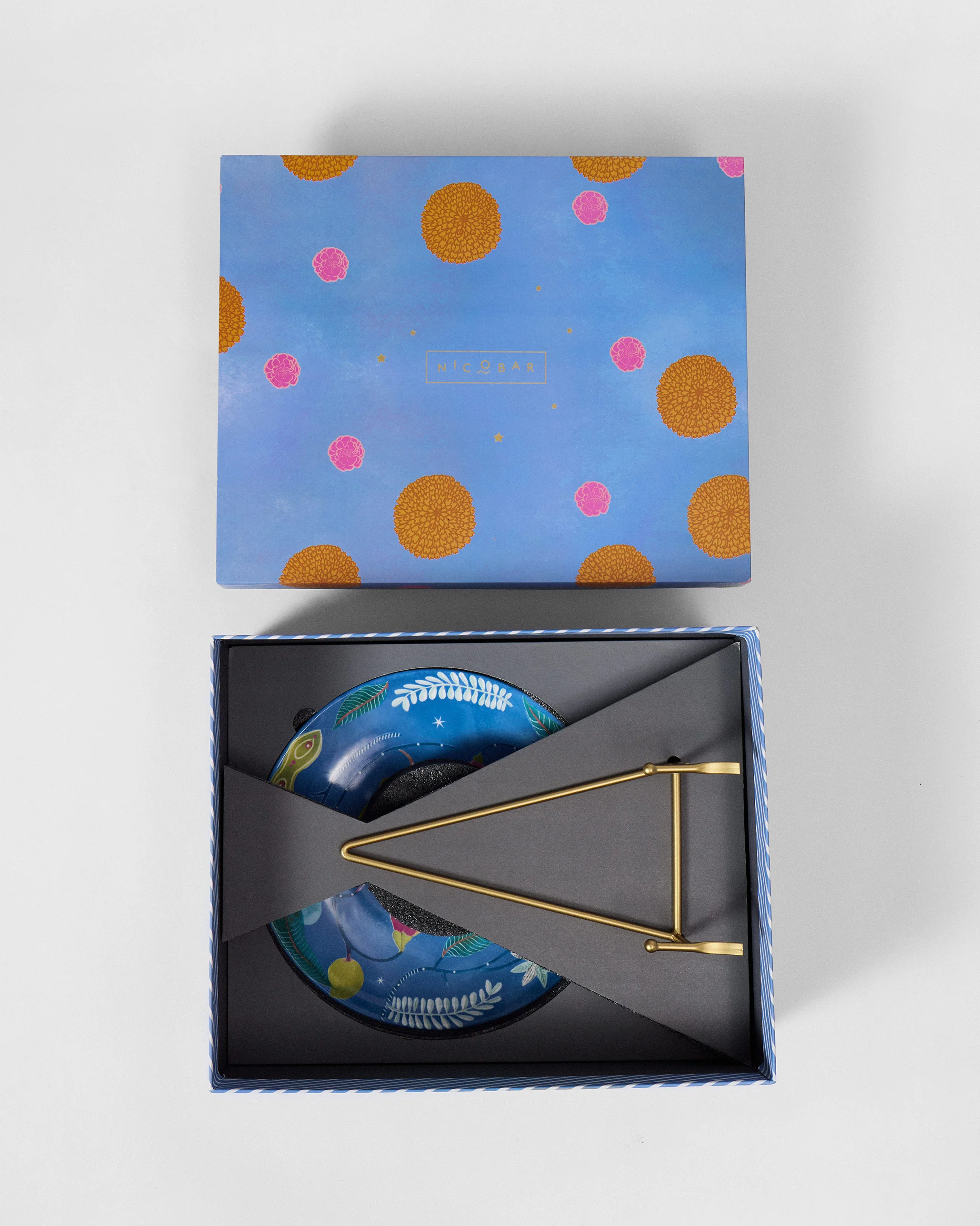 Pranahita Deco Plate with stand & wall hook - Image 3