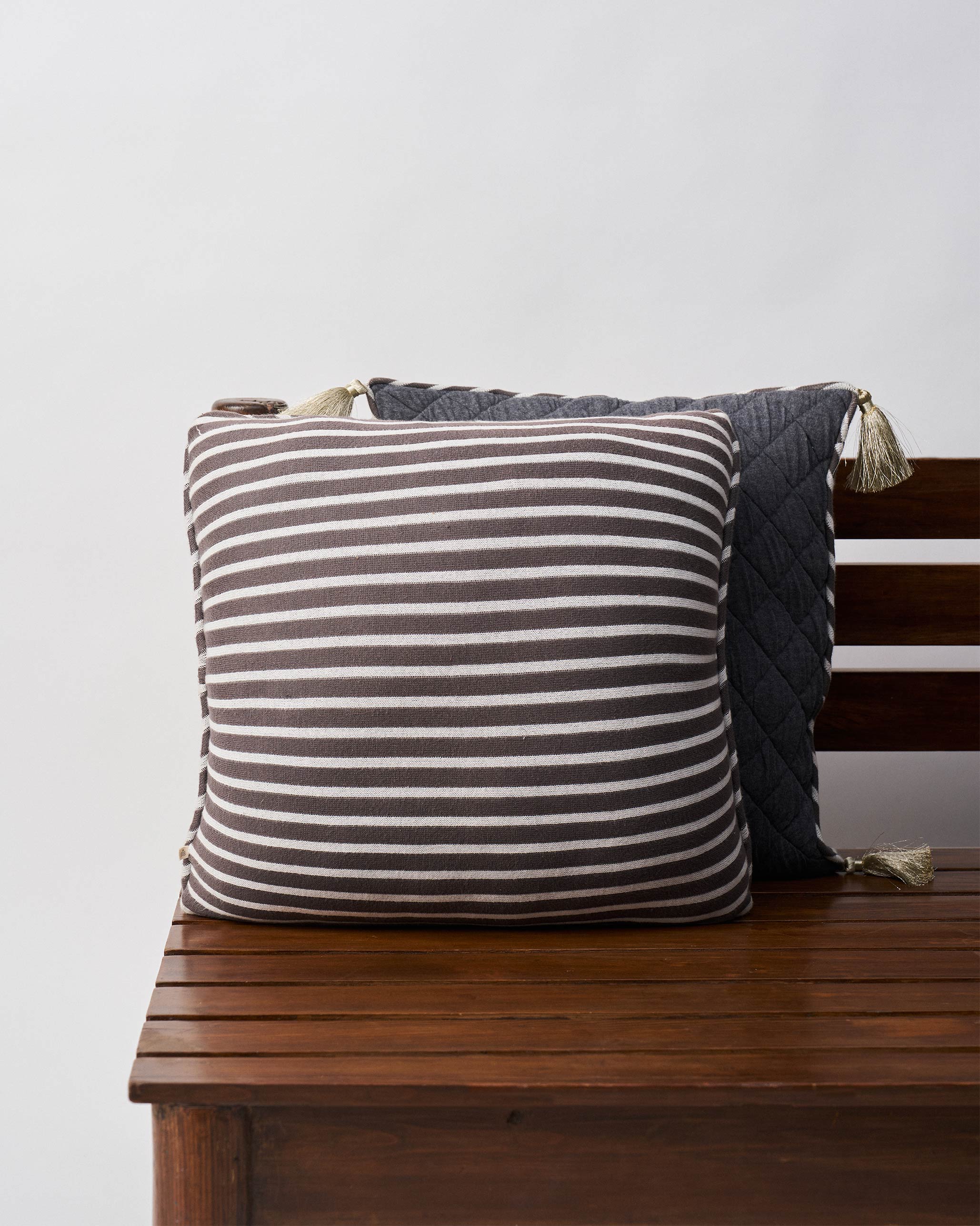 Quilted Ananas Cushion Cover - Image 2