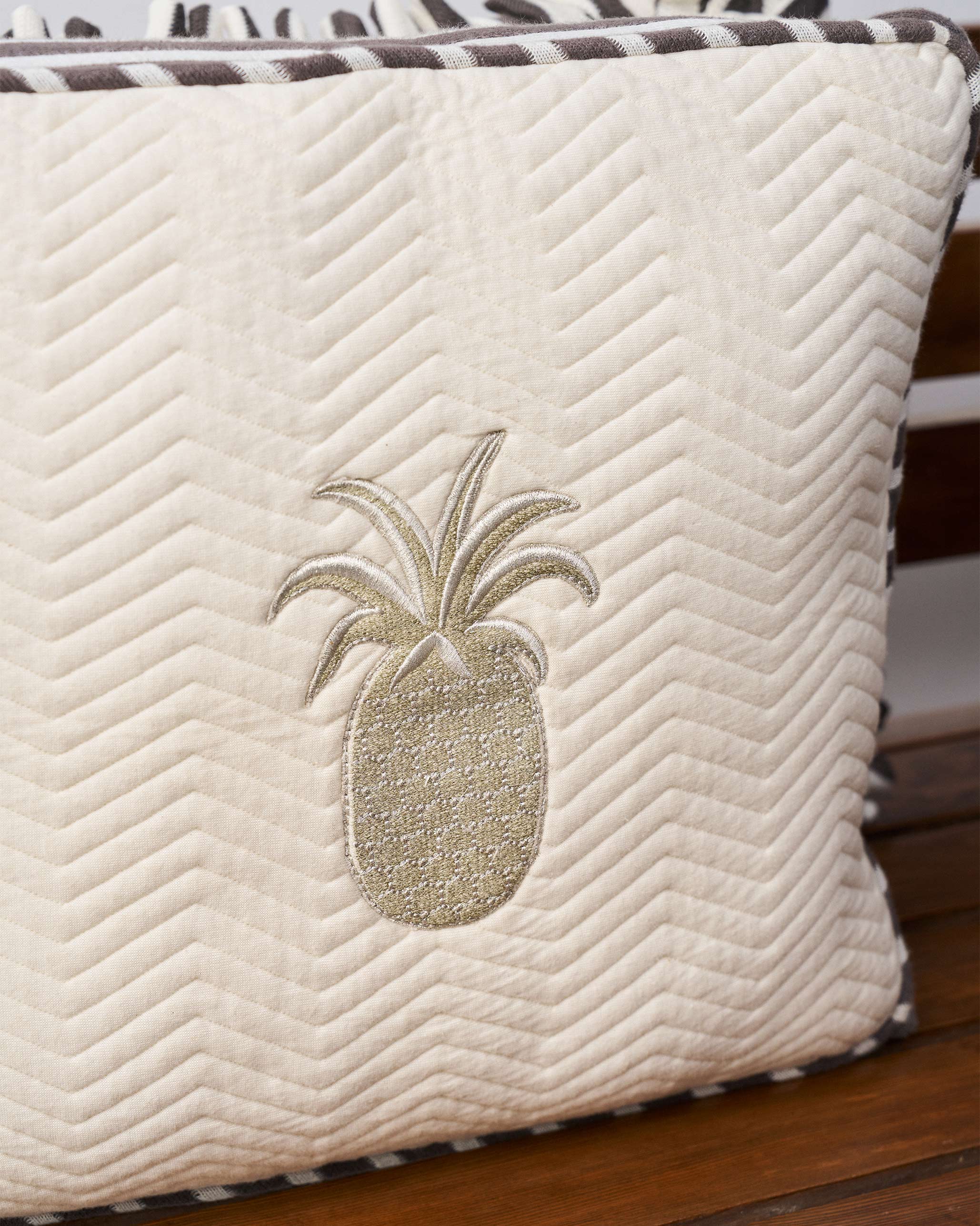 Quilted Ananas Cushion Cover - Image 3